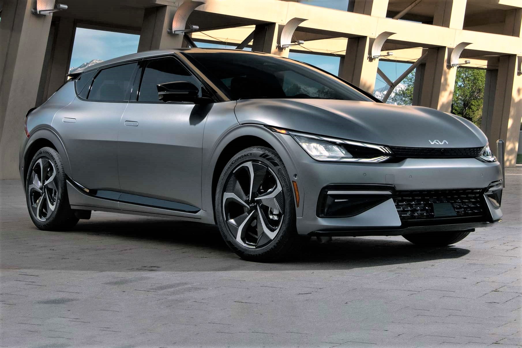 Kia EV6 - SUV chay dien co cong suat 576 ma luc hinh anh