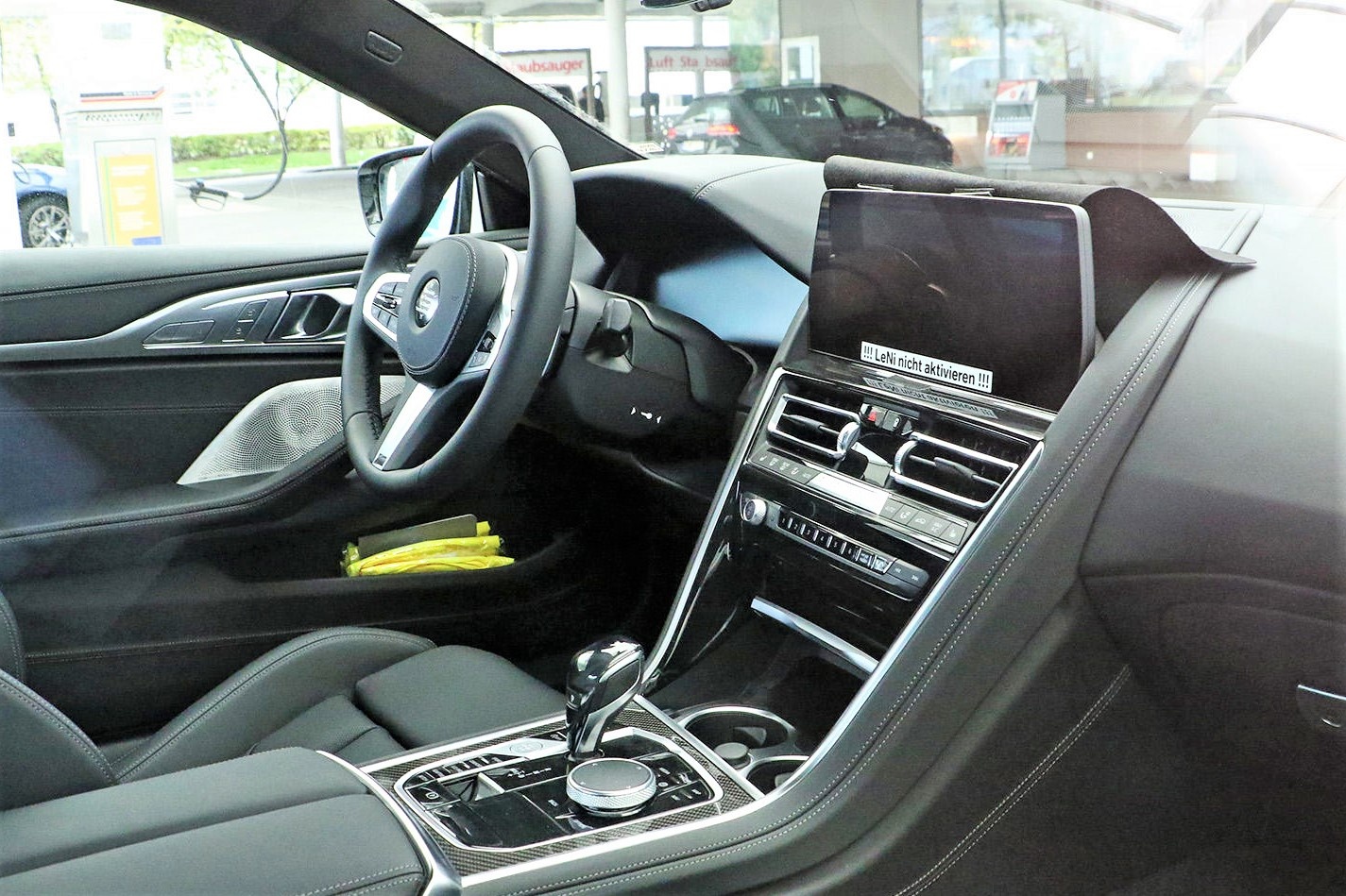 Lo anh noi that BMW 8-Series Coupe moi hinh anh