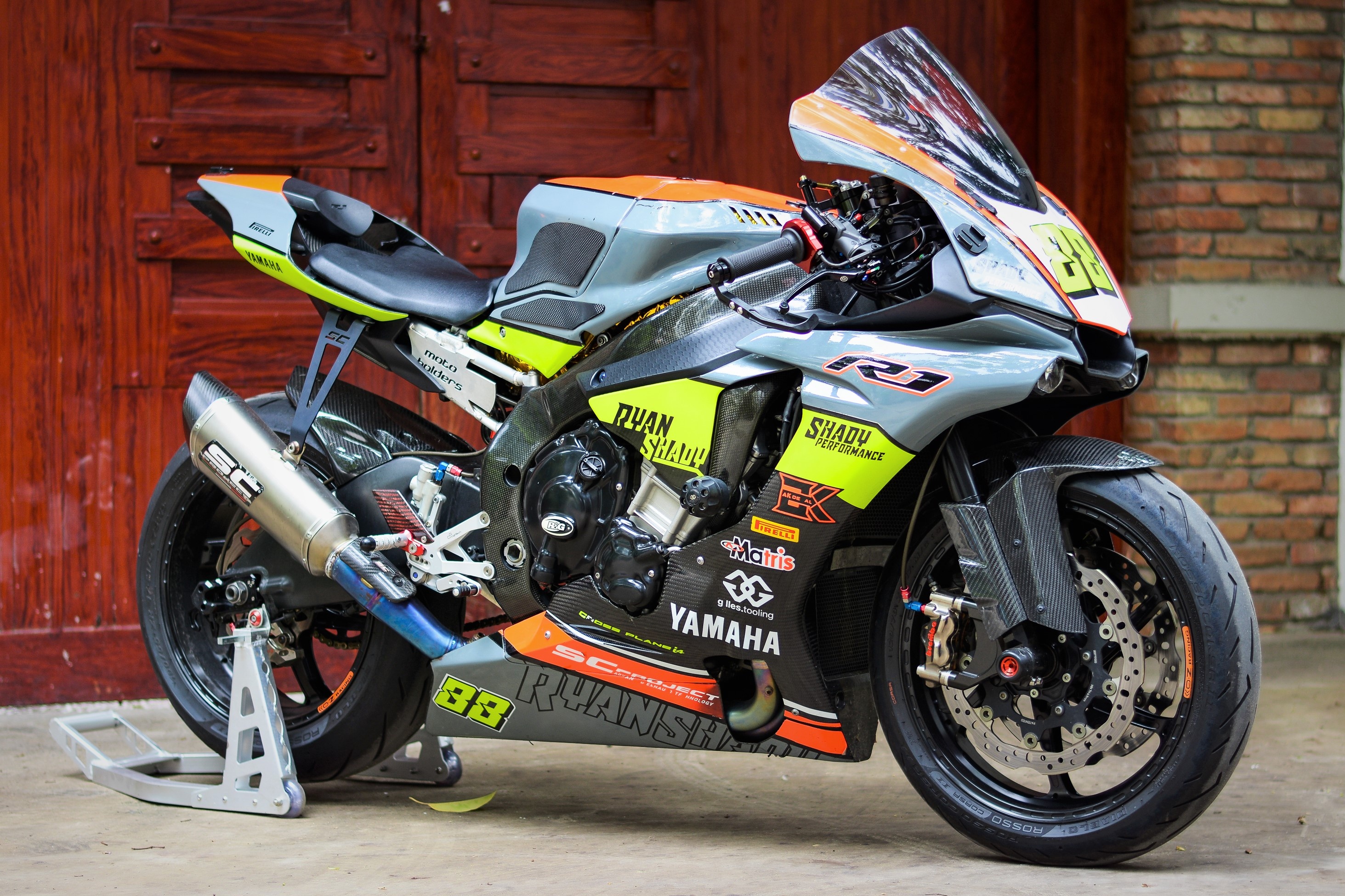 Can canh Yamaha YZF-R1 voi dan phu kien gan 500 trieu tai Viet Nam hinh anh