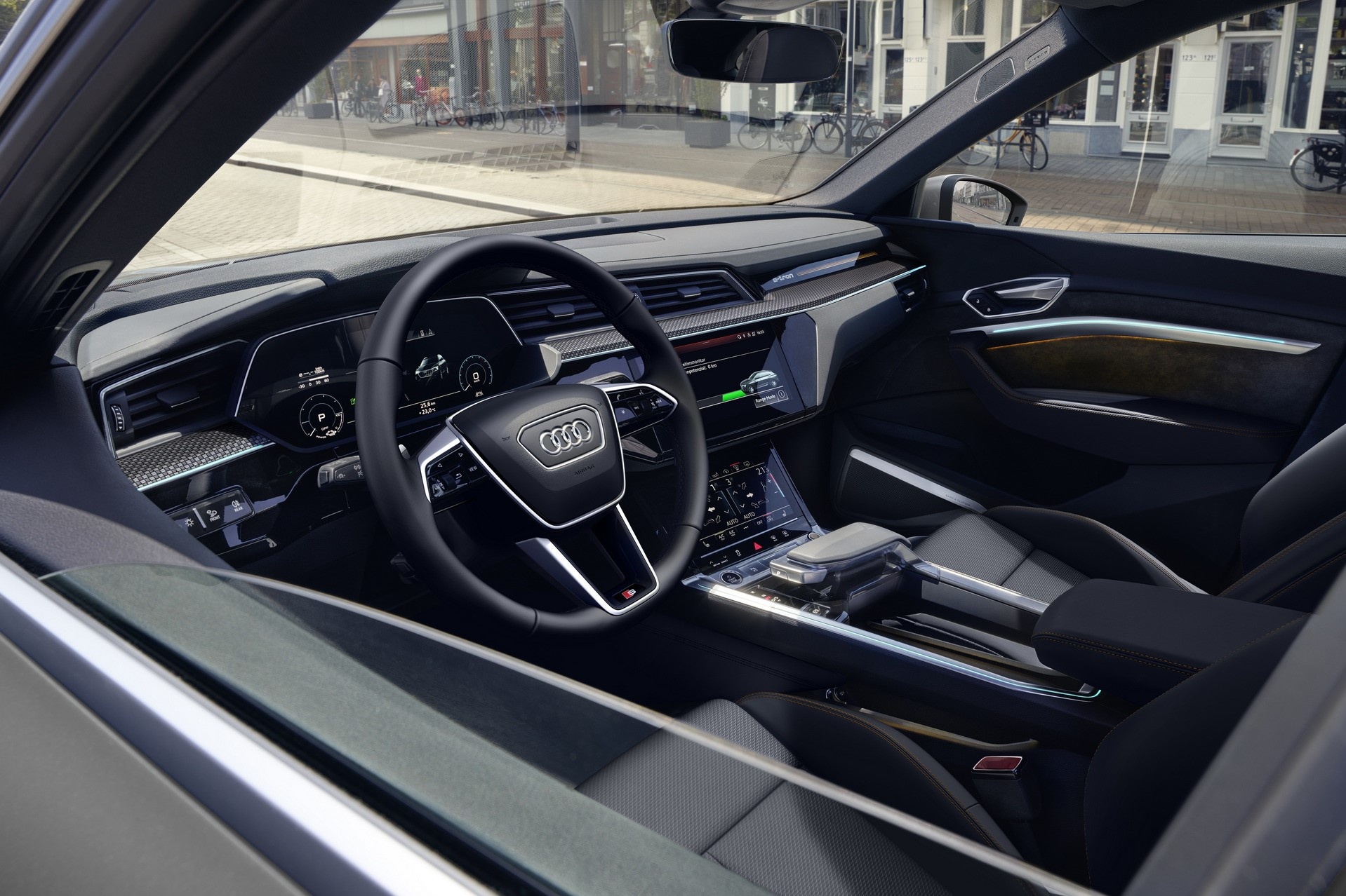 Audi e-tron có thêm phiên bản mới ảnh 2 Audi e-tron co them phien ban moi anh 2