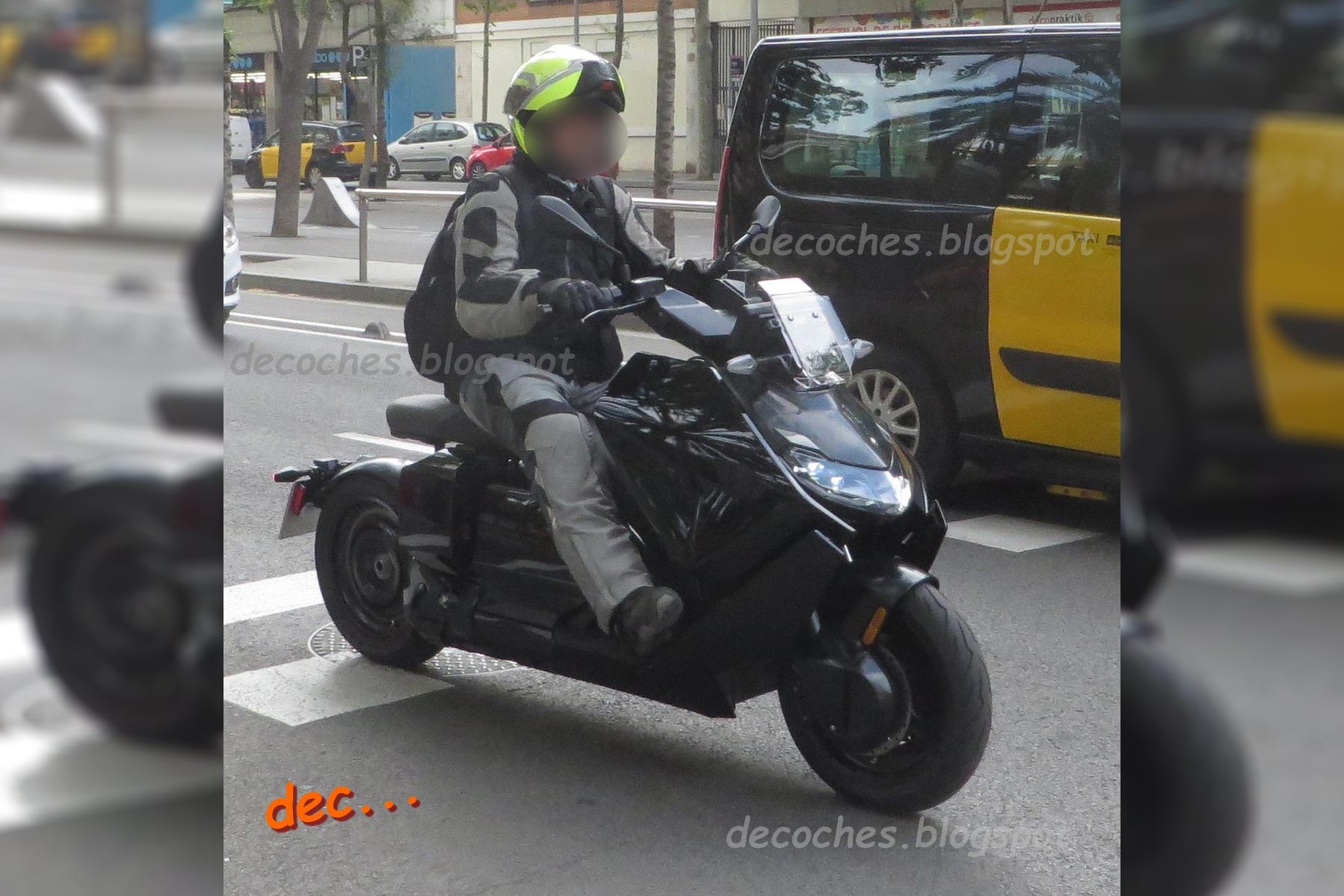 Xe dien BMW Definition CE 04 bi bat gap chay thu tren pho hinh anh
