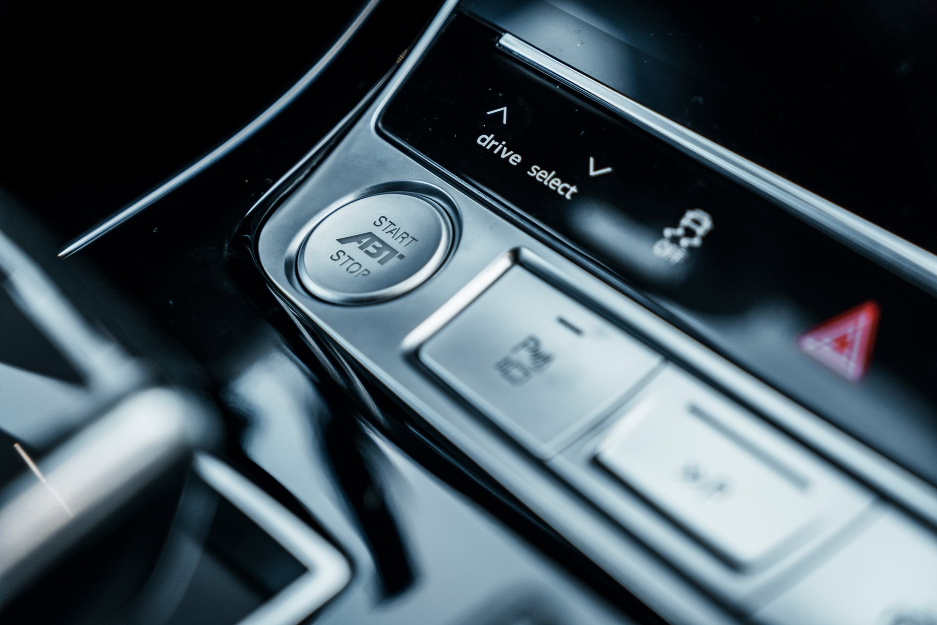 Audi SQ7 độ mạnh ngang Lamborghini Urus ảnh 8 Audi SQ7 do manh ngang Lamborghini Urus anh 8
