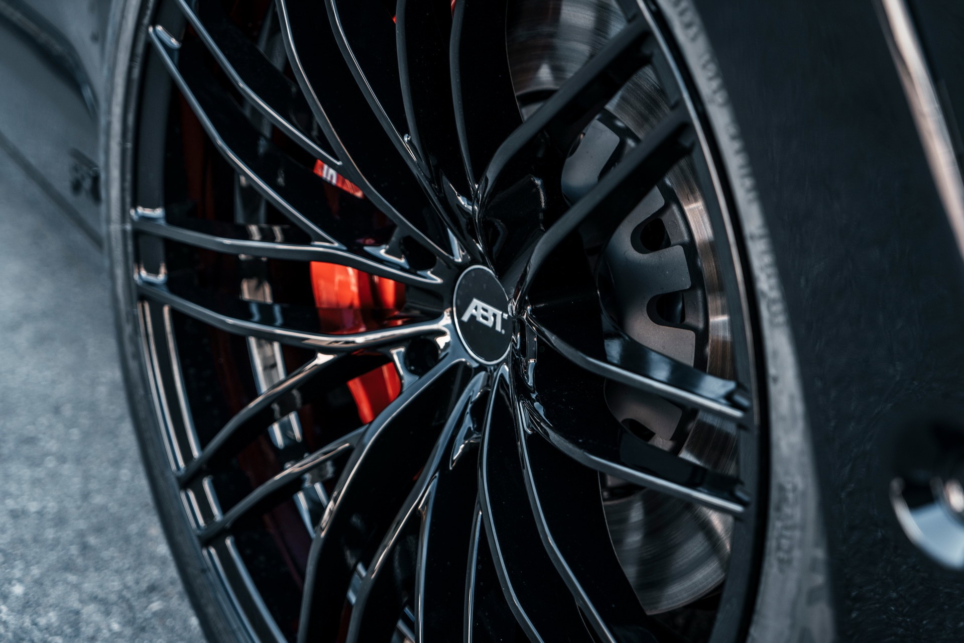 Audi SQ7 độ mạnh ngang Lamborghini Urus ảnh 4 Audi SQ7 do manh ngang Lamborghini Urus anh 4