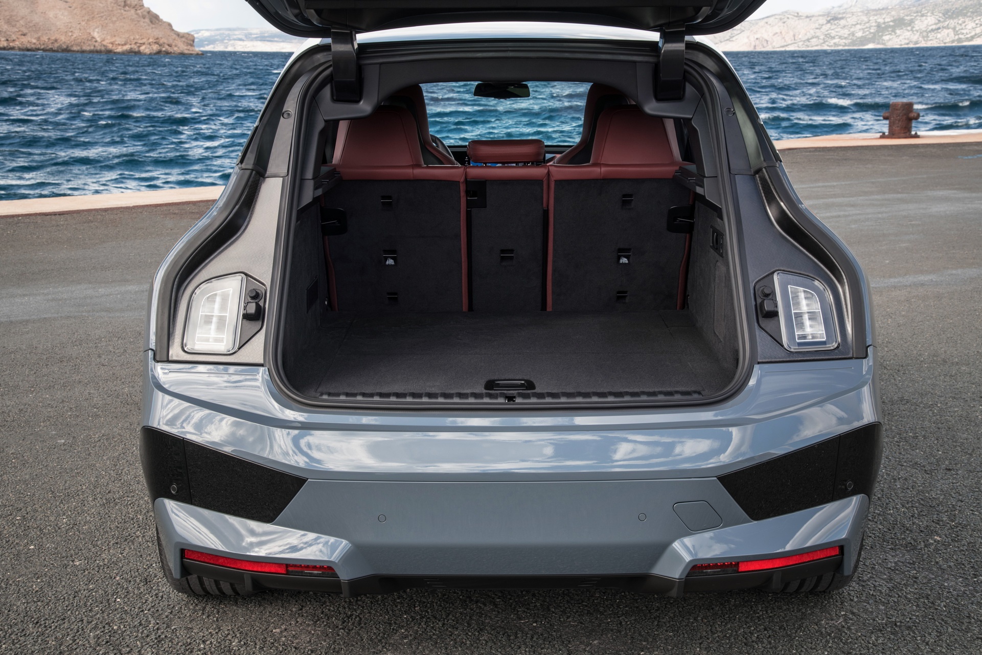 BMW iX xDrive50 đối thủ VinFast VF e35 ảnh 5 BMW iX xDrive50 doi thu VinFast VF e35 anh 5