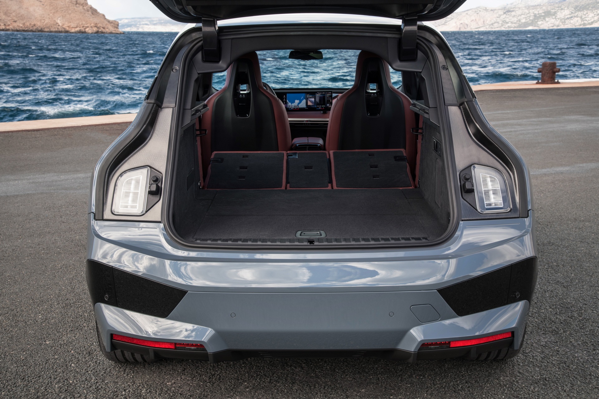 BMW iX xDrive50 đối thủ VinFast VF e35 ảnh 6 BMW iX xDrive50 doi thu VinFast VF e35 anh 6