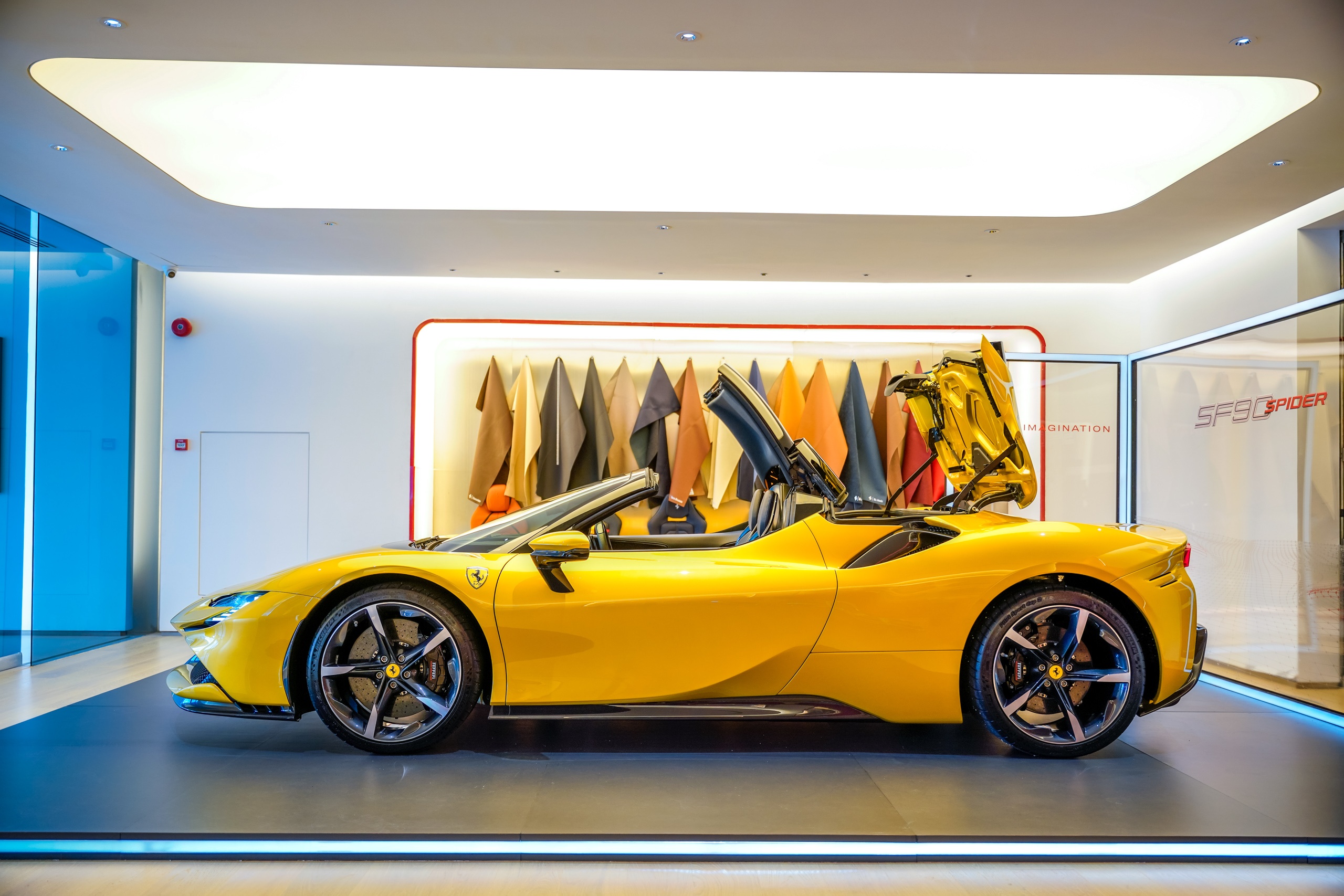 SF90 Spider co gia khoi diem hon 500.000 USD anh 2