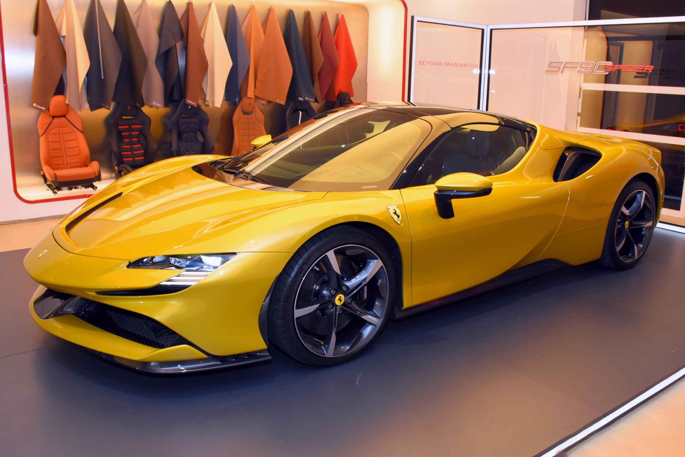 Ferrari SF90 Spider co gia khoi diem hon 500.000 USD tai Malaysia hinh anh