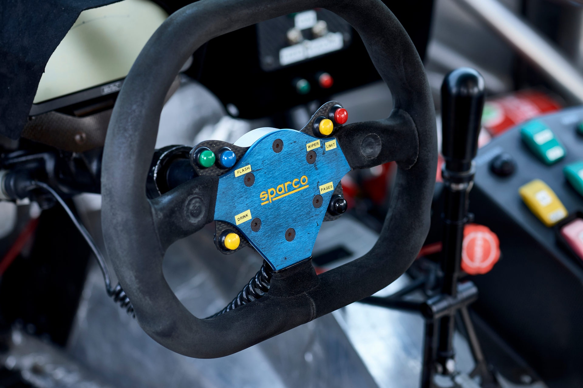 Xe dua chuyen nghiep Ferrari 550 GT1 duoc mang ra dau gia anh 6