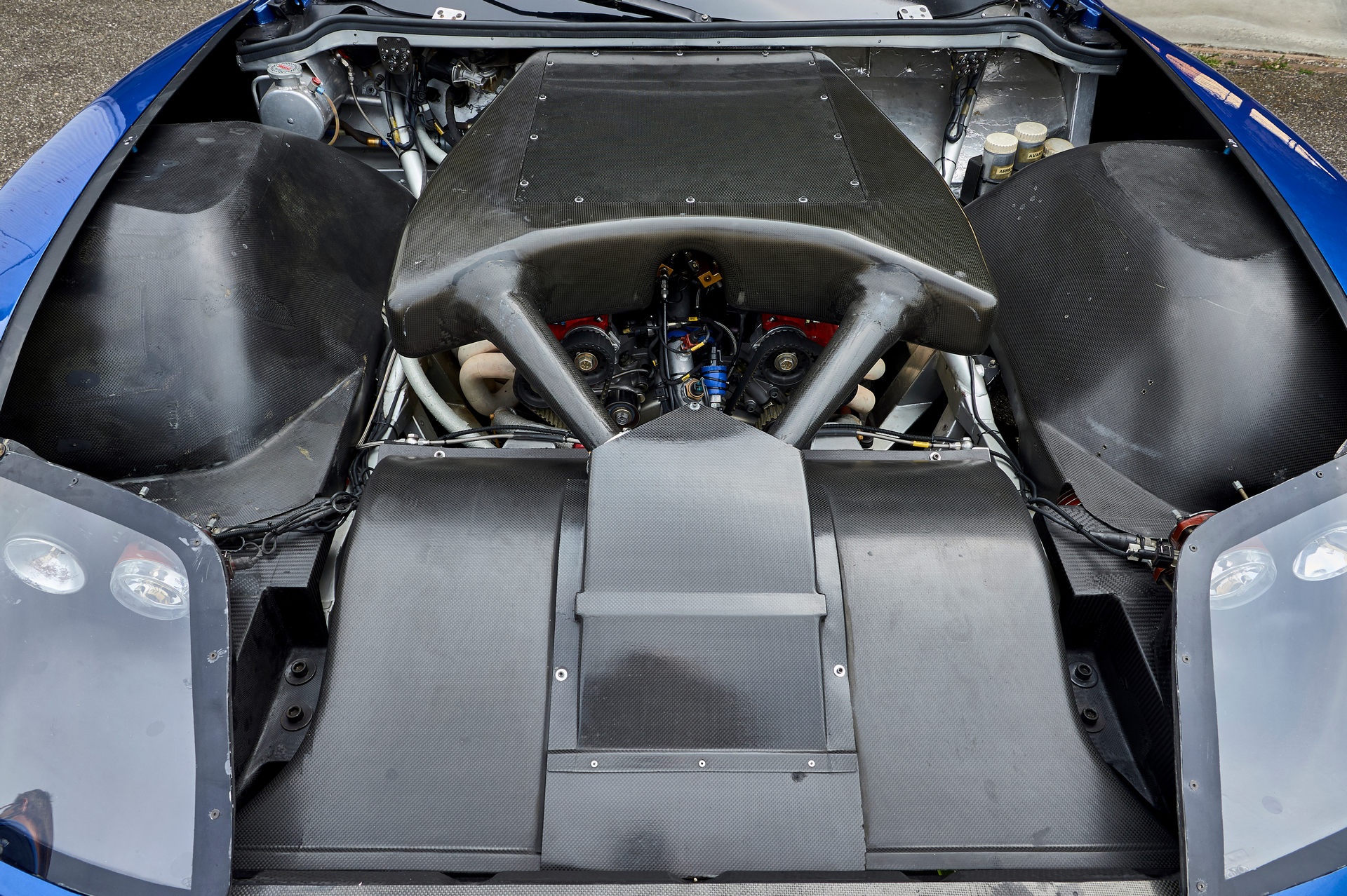 Xe dua chuyen nghiep Ferrari 550 GT1 duoc mang ra dau gia anh 7