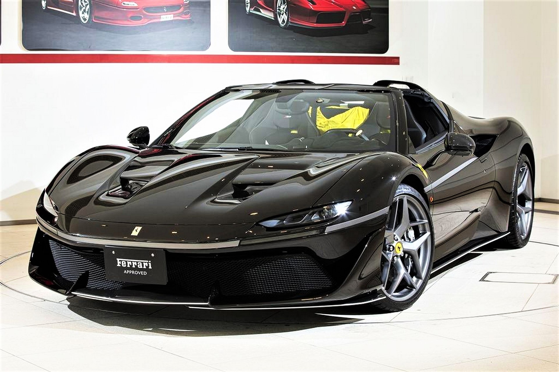 Ferrari J50: Sieu xe gia trieu USD chi co tai Nhat Ban hinh anh
