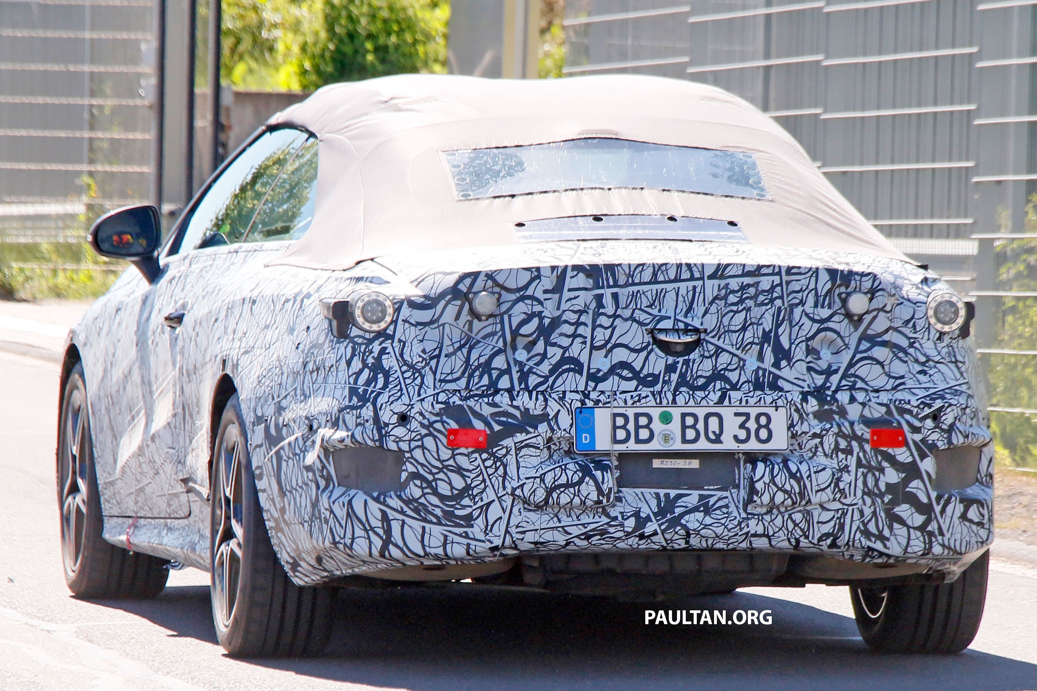 C-Class mui trần thế hệ mới chạy thử trên đường ảnh 2 C-Class mui tran the he moi chay thu tren duong anh 2