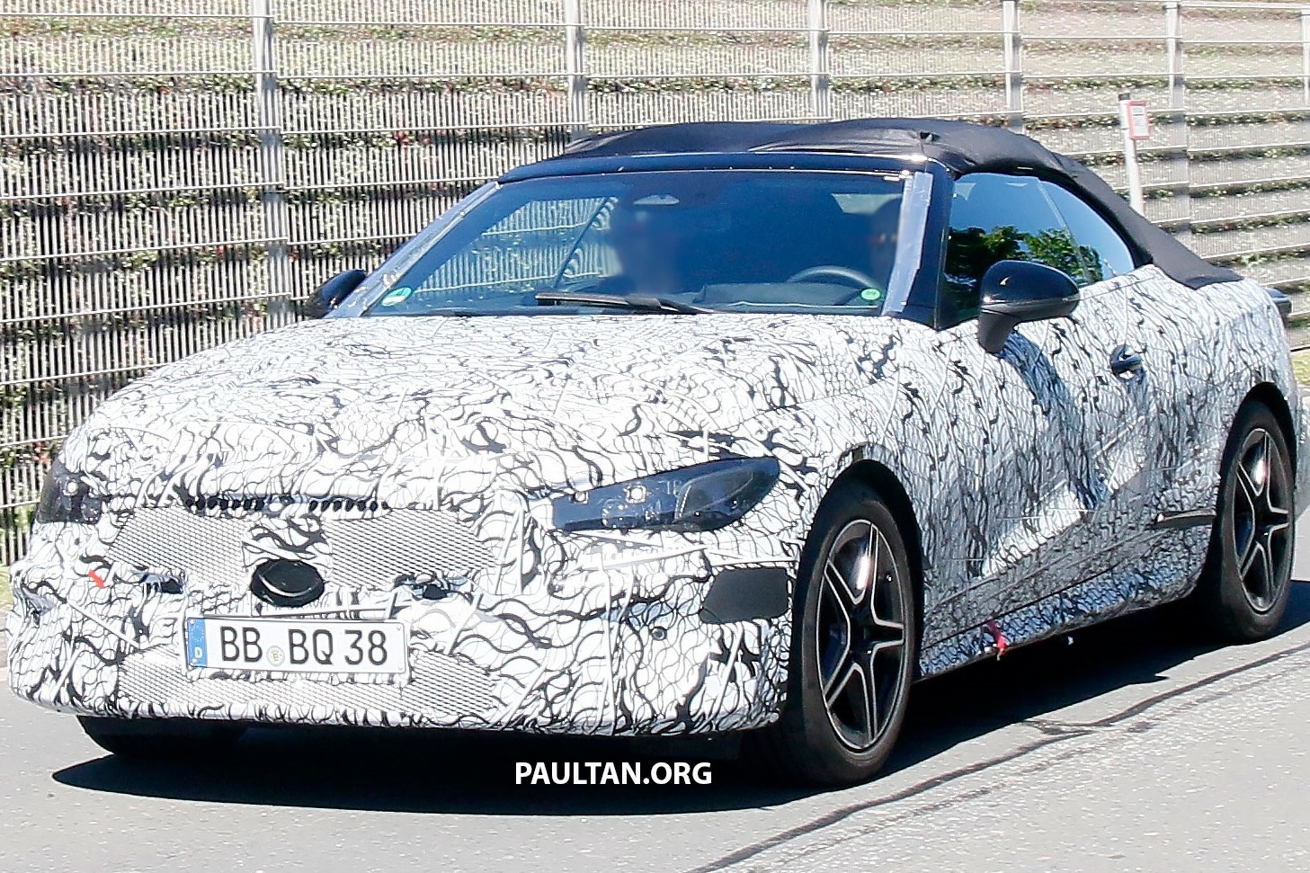 Mercedes-Benz C-Class mui tran the he moi chay thu tren duong hinh anh