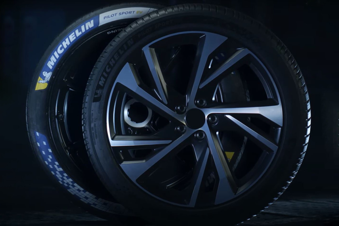 Michelin gioi thieu lop dac biet anh 2