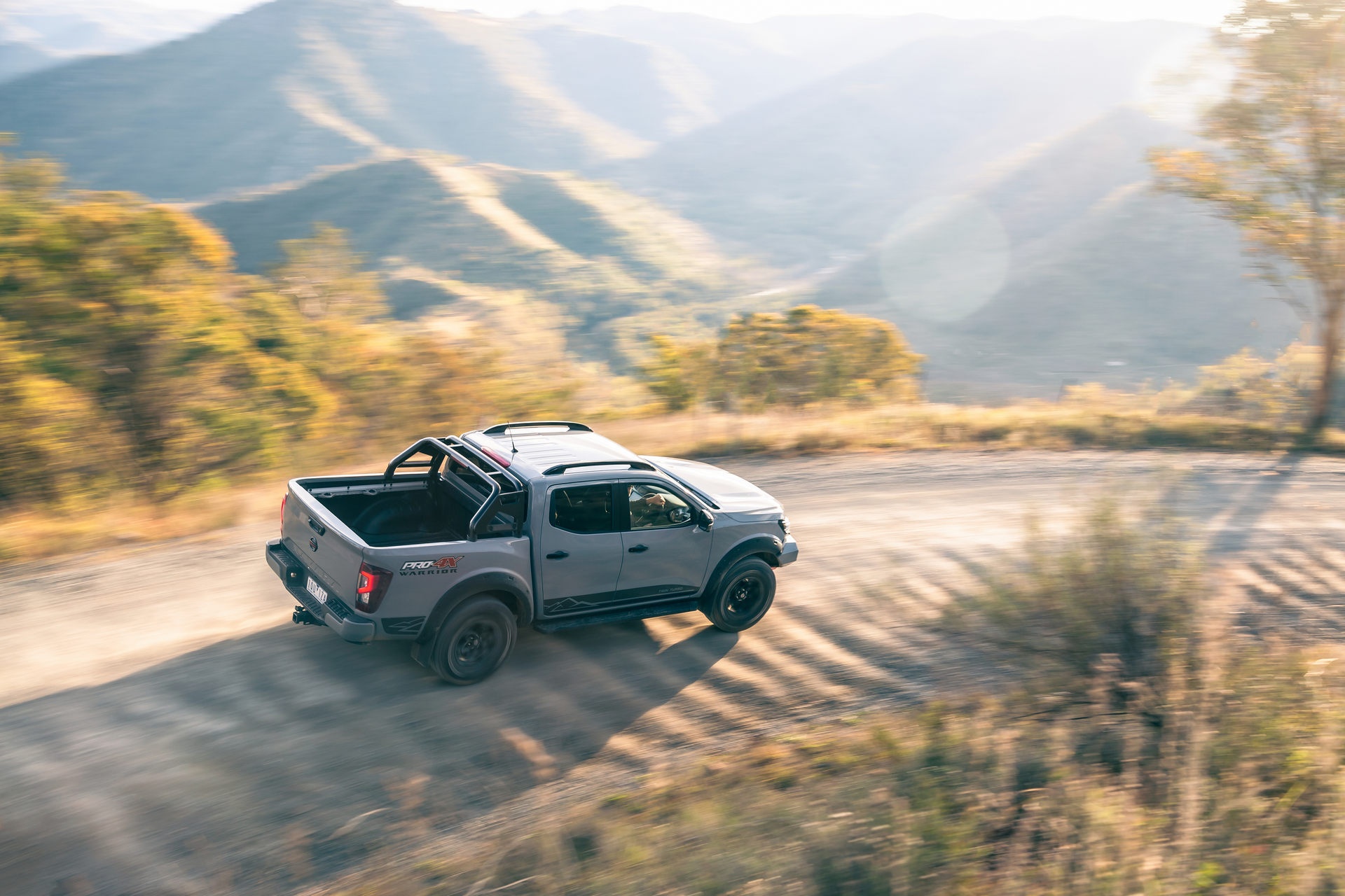 Navara Pro4X với gói độ ngoại hình hầm hố ảnh 6 Navara Pro4X voi goi do ngoai hinh ham ho anh 6