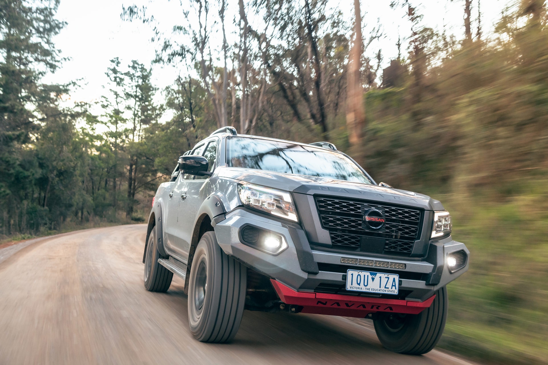 Navara Pro4X với gói độ ngoại hình hầm hố ảnh 1 Navara Pro4X voi goi do ngoai hinh ham ho anh 1