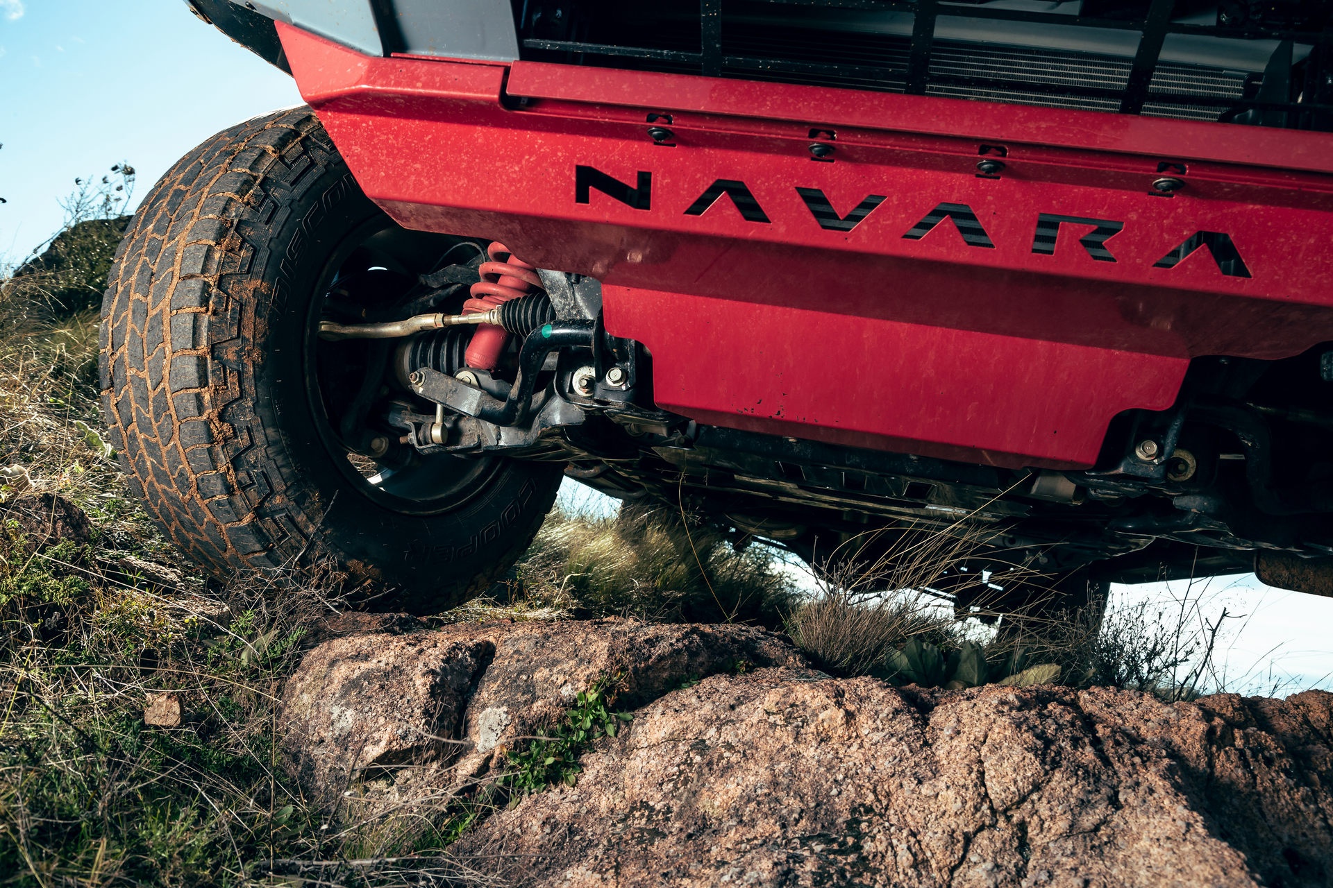 Navara Pro4X với gói độ ngoại hình hầm hố ảnh 4 Navara Pro4X voi goi do ngoai hinh ham ho anh 4