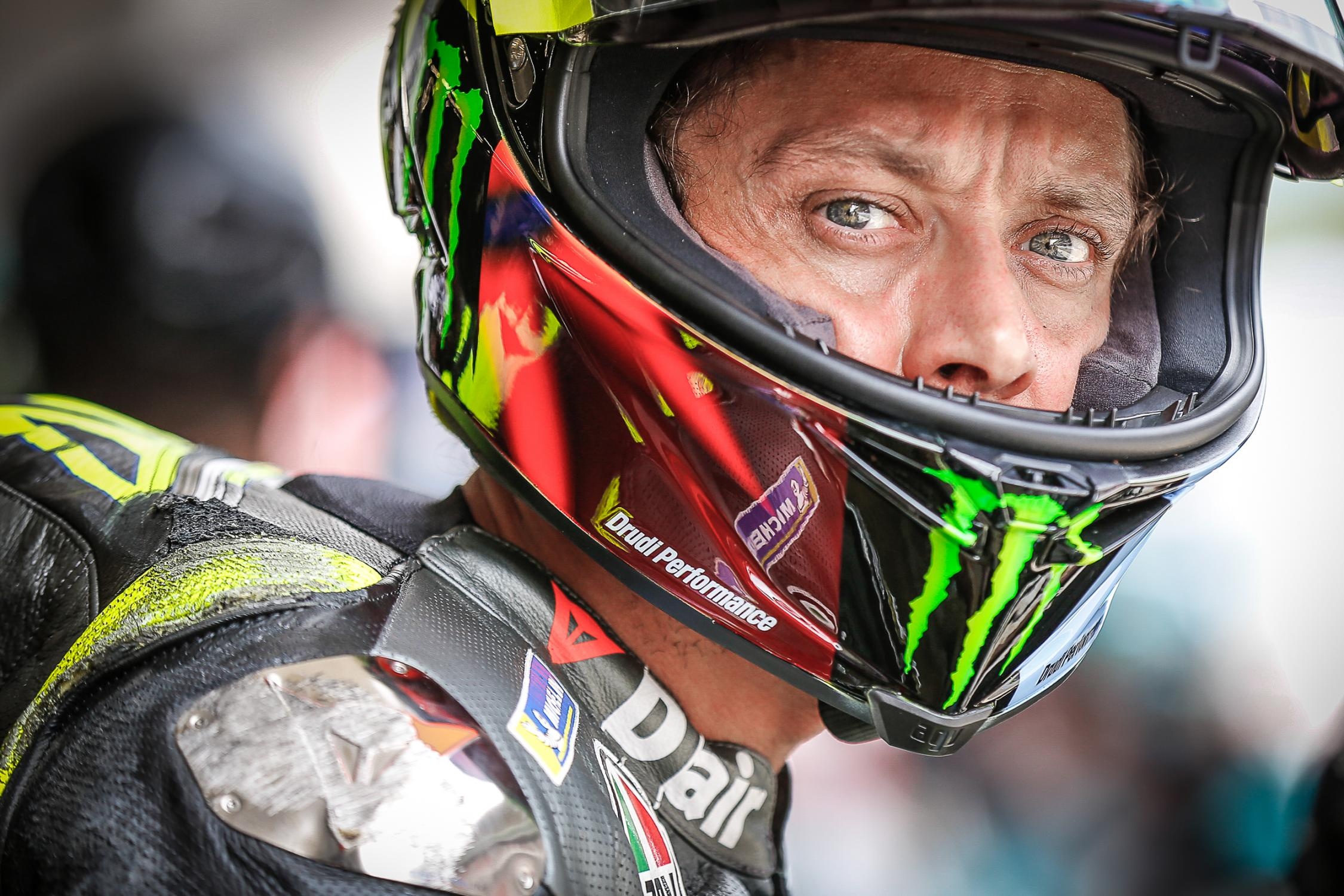 Valentino Rossi co the phai giai nghe vi khong duoc gia han hop dong hinh anh