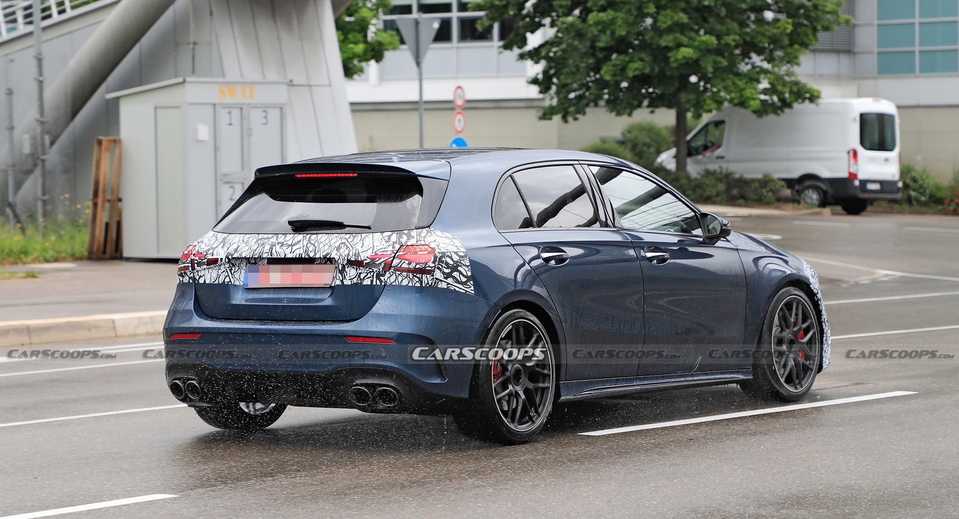 Mercedes-AMG A45 doi moi chay thu tren pho anh 2