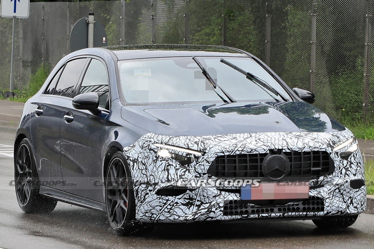 Mercedes-AMG A 45 doi moi xuat hien tren pho hinh anh