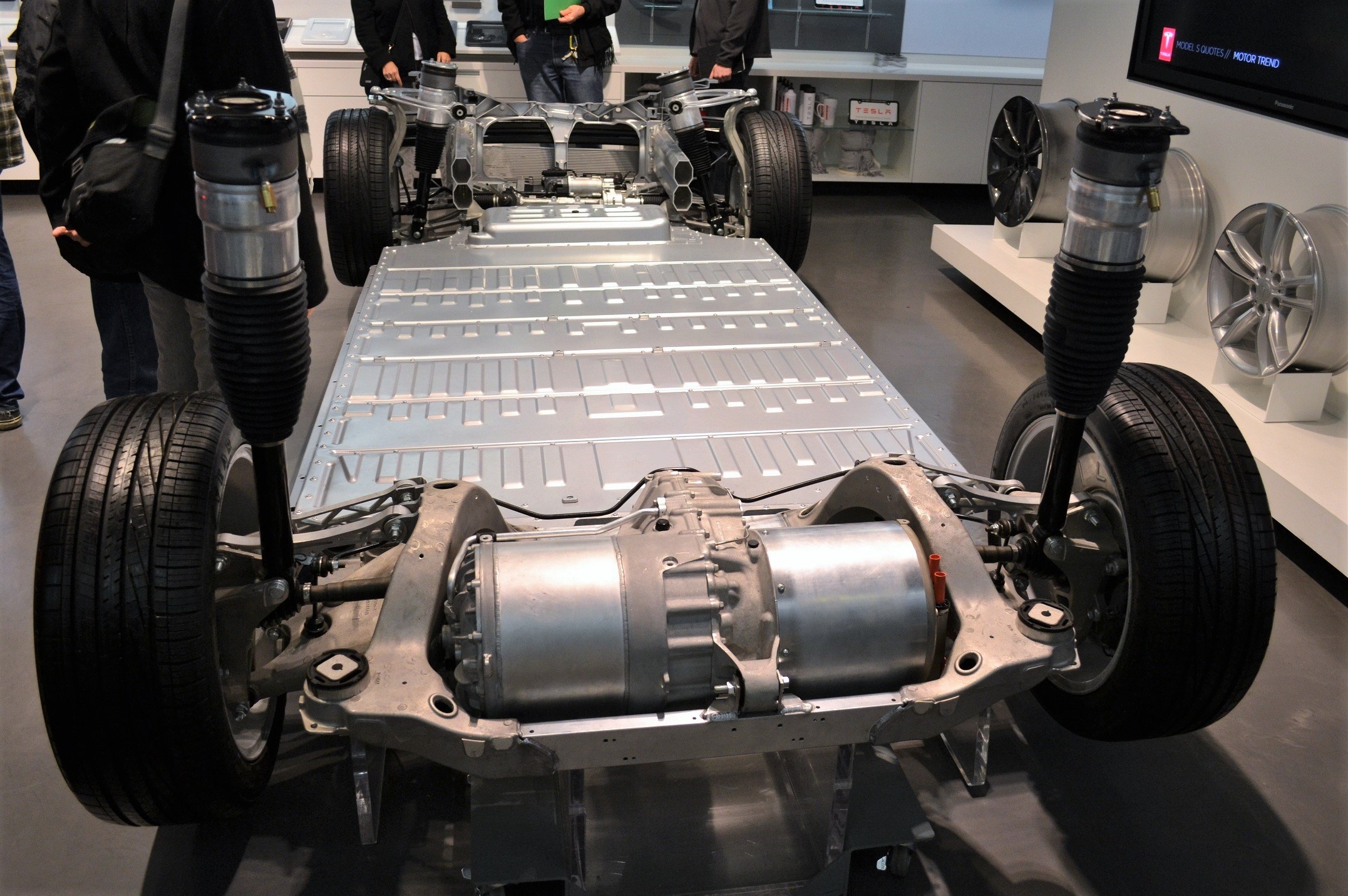 Xe điện Tesla có gì đặc biệt ảnh 5 Xe dien Tesla co gi dac biet anh 5