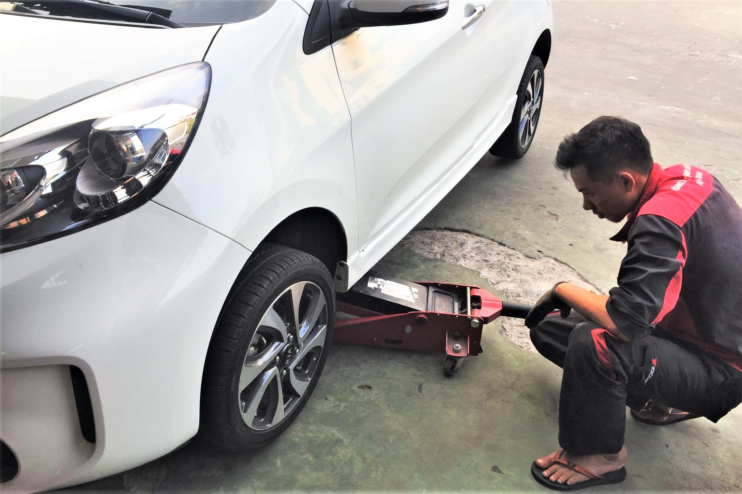Toi co nen bom lop bang khi ni-to voi gia 40.000 dong? hinh anh