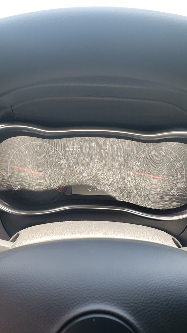 Dùng giấy A4 chống lóa nắng đồng hồ tốc độ VinFast Fadil ảnh 1 Dung giay A4 chong loa nang dong ho toc do VinFast Fadil anh 1