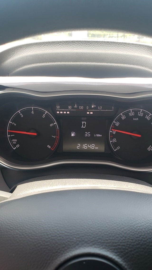 Dùng giấy A4 chống lóa nắng đồng hồ tốc độ VinFast Fadil ảnh 2 Dung giay A4 chong loa nang dong ho toc do VinFast Fadil anh 2