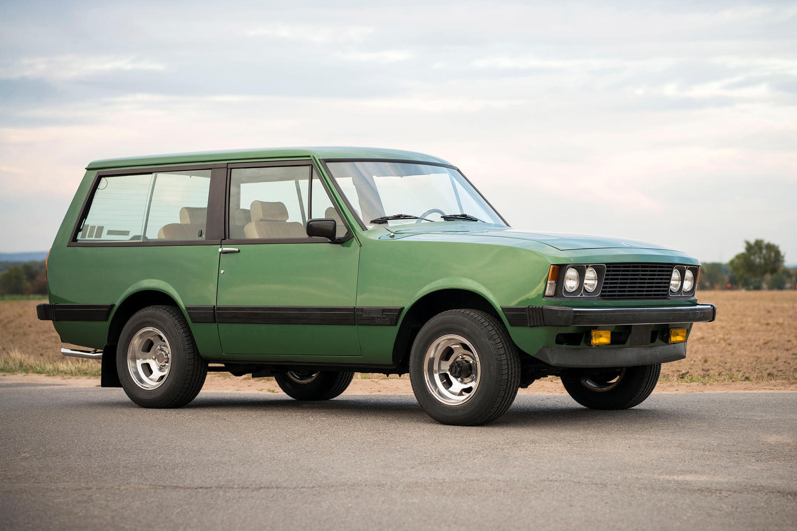 Nhung mau SUV hiem co kho tim tren the gioi hinh anh