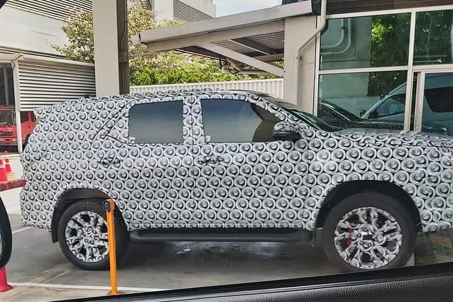 Toyota Fortuner 2022 xuat hien tai Thai Lan anh 2