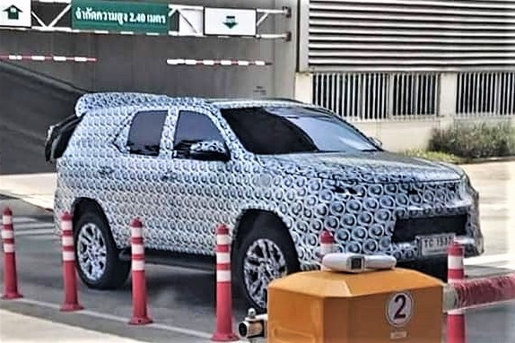 Toyota Fortuner 2022 xuat hien tai Thai Lan hinh anh