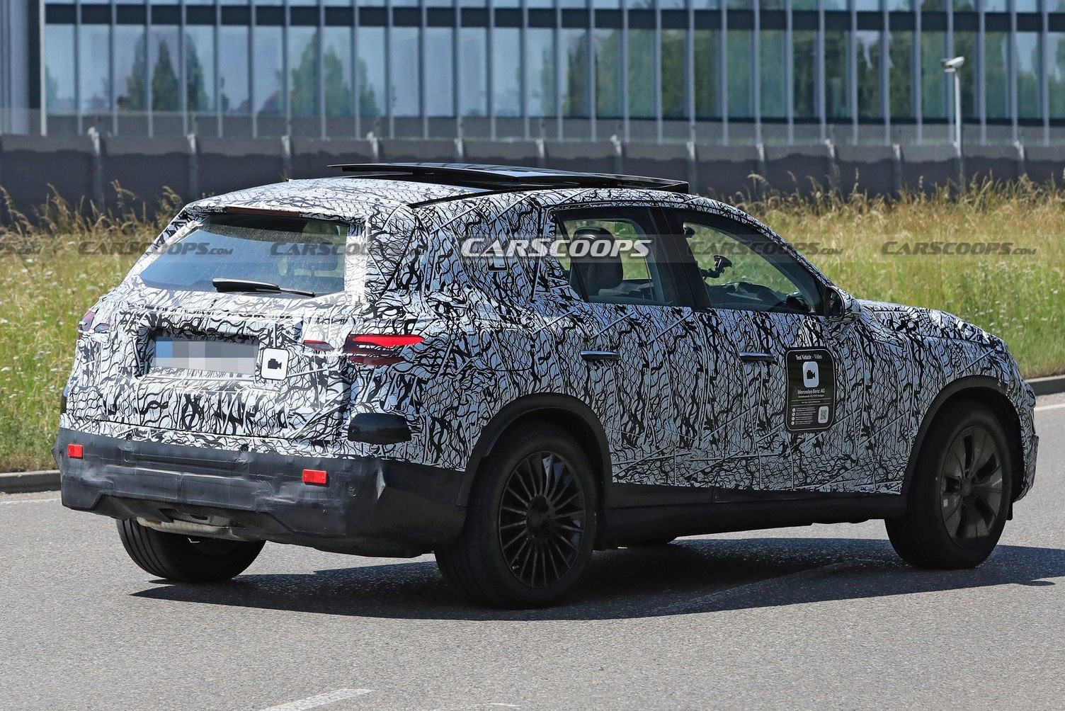 Mercedes GLC 2022 lo dien anh 3