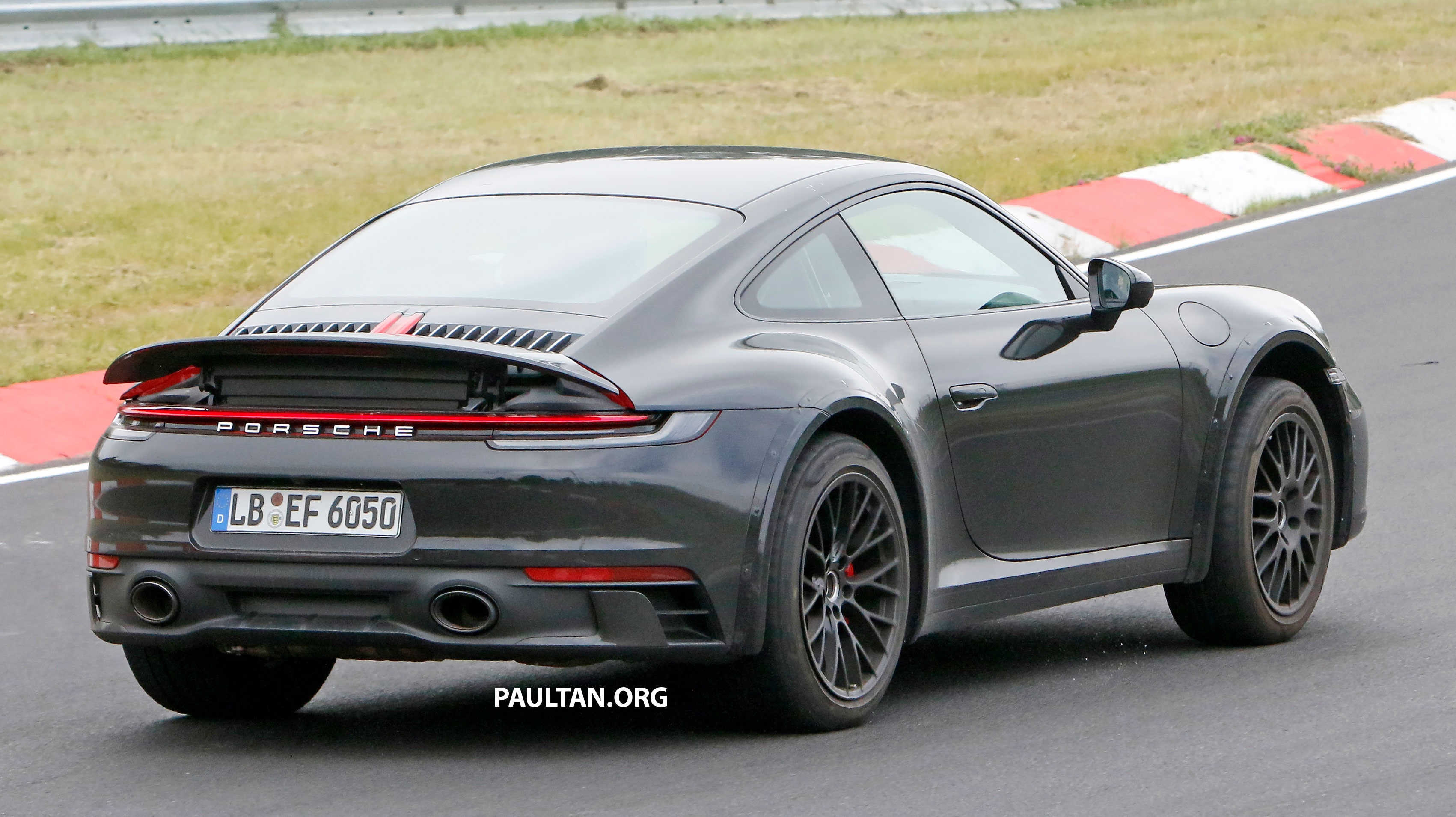 Porsche 911 phien ban gam cao lo dien anh 2