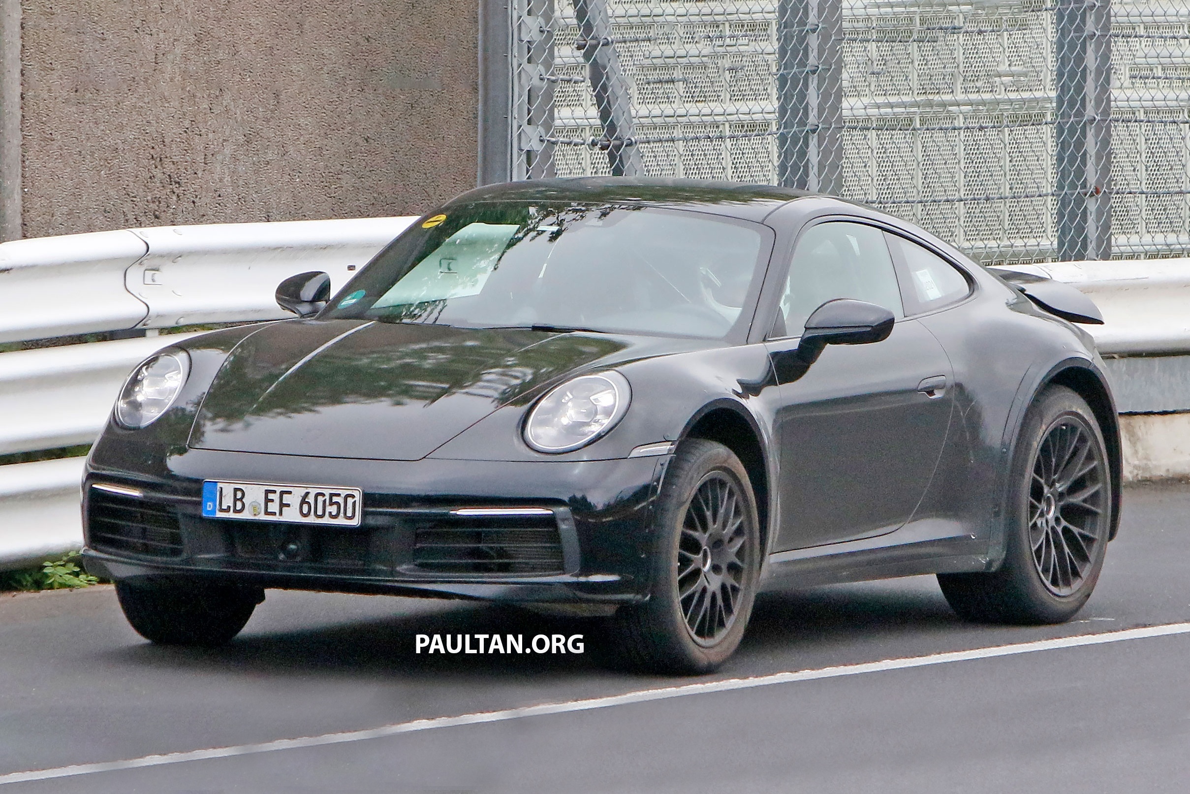 Porsche 911 phien ban gam cao lo dien hinh anh