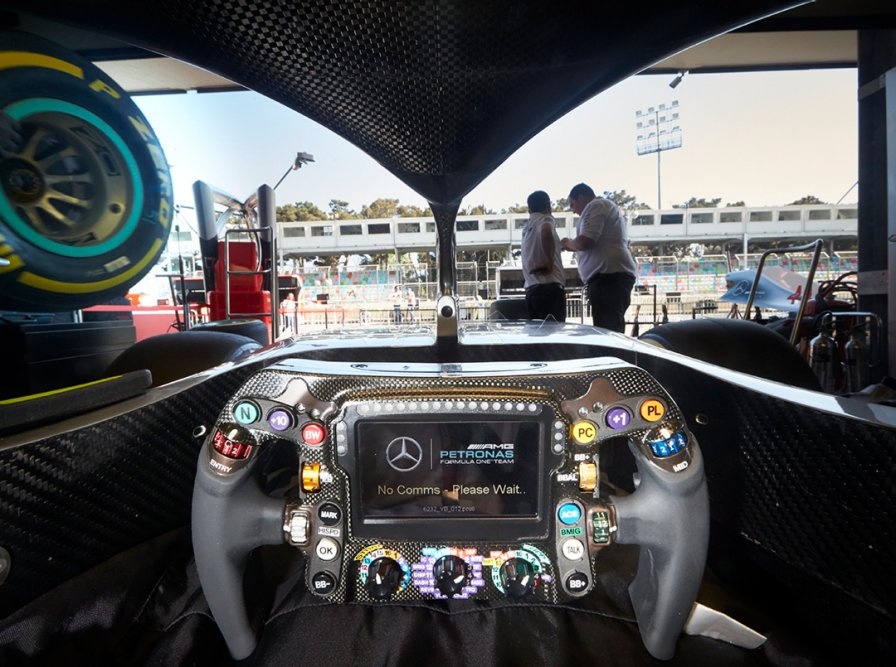 Vi sao vo lang xe dua F1 co thiet ke khac xe pho thong anh 1