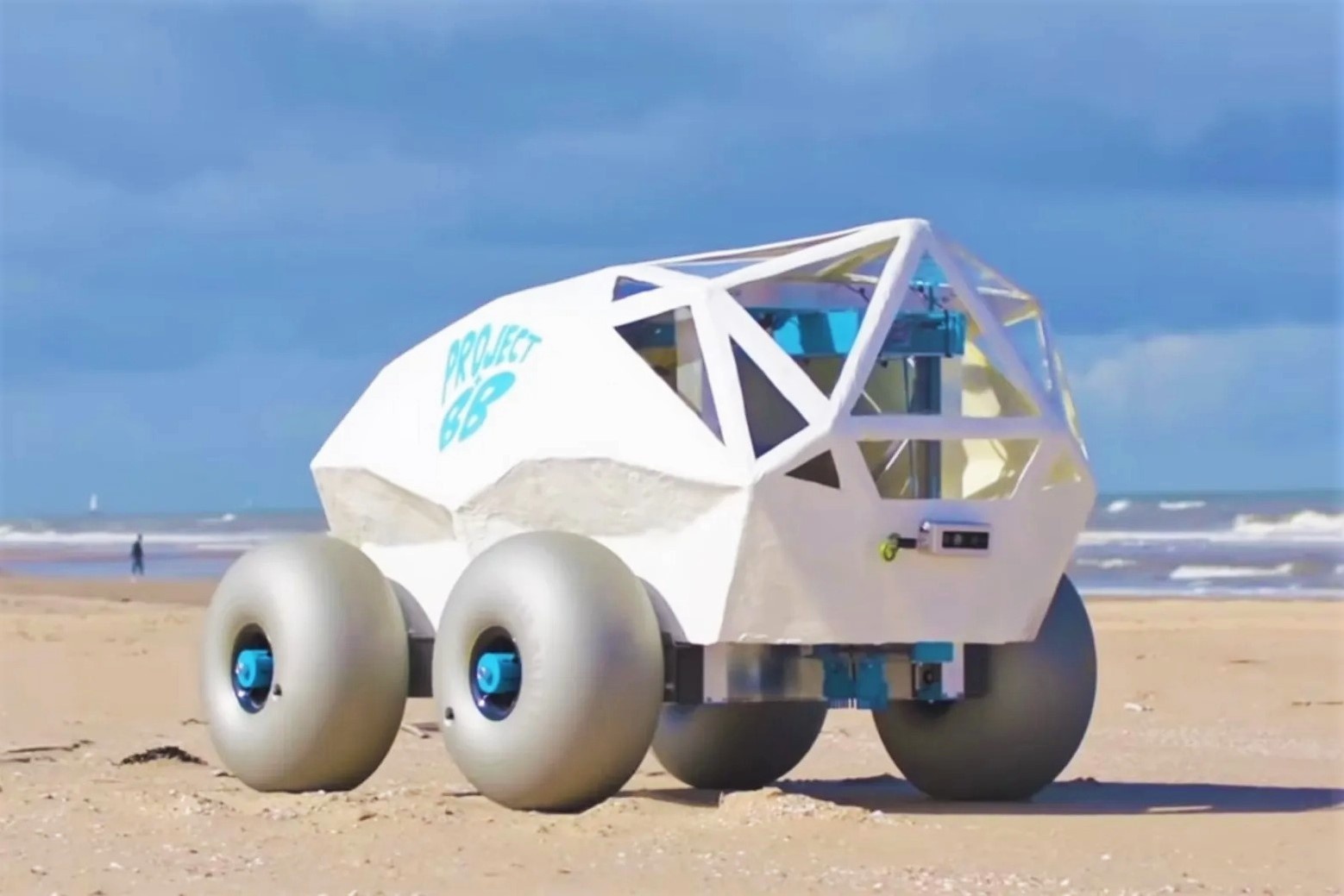 robot tự động nhặt tàn thuốc trên bãi biển ảnh 1 robot tu dong nhat tan thuoc tren bai bien anh 1
