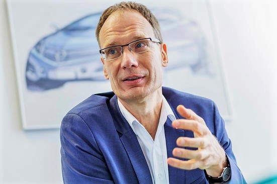 CEO toan cau moi cua VinFast la ai? hinh anh