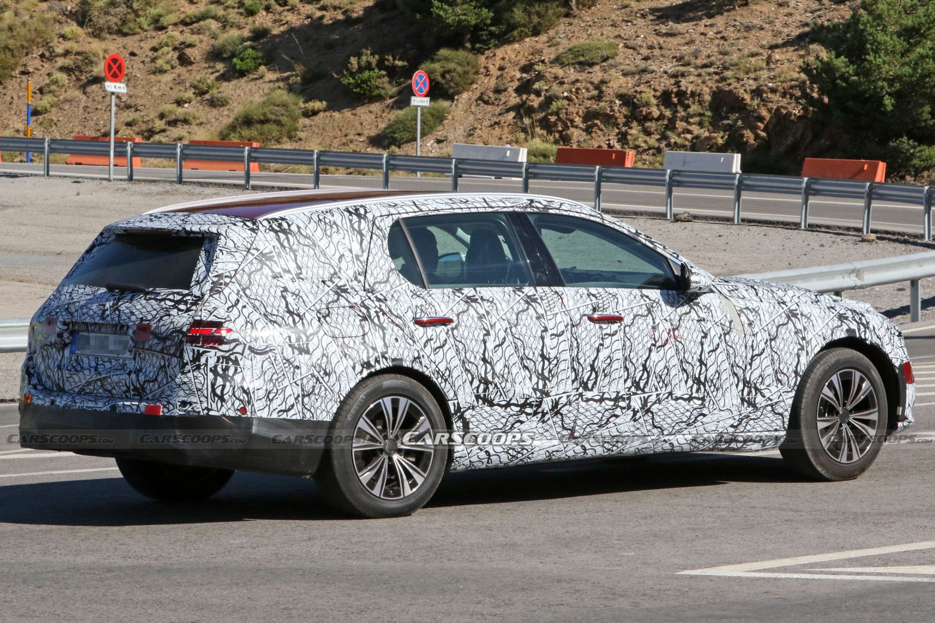 C-Class biến thể gầm cao được chạy thử nghiệm ảnh 3 C-Class bien the gam cao duoc chay thu nghiem anh 3