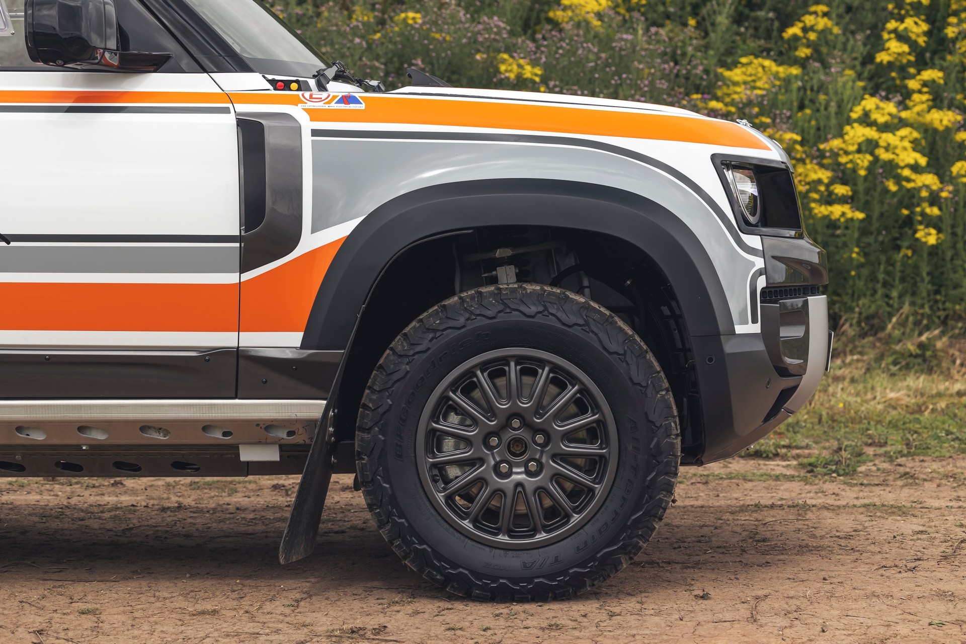 Land Rover Defender phiên bản xe đua địa hình ảnh 4 Land Rover Defender phien ban xe dua dia hinh anh 4