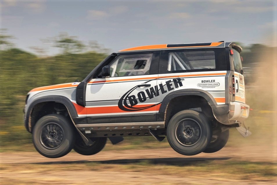 Can canh Land Rover Defender phien ban xe dua dia hinh hinh anh