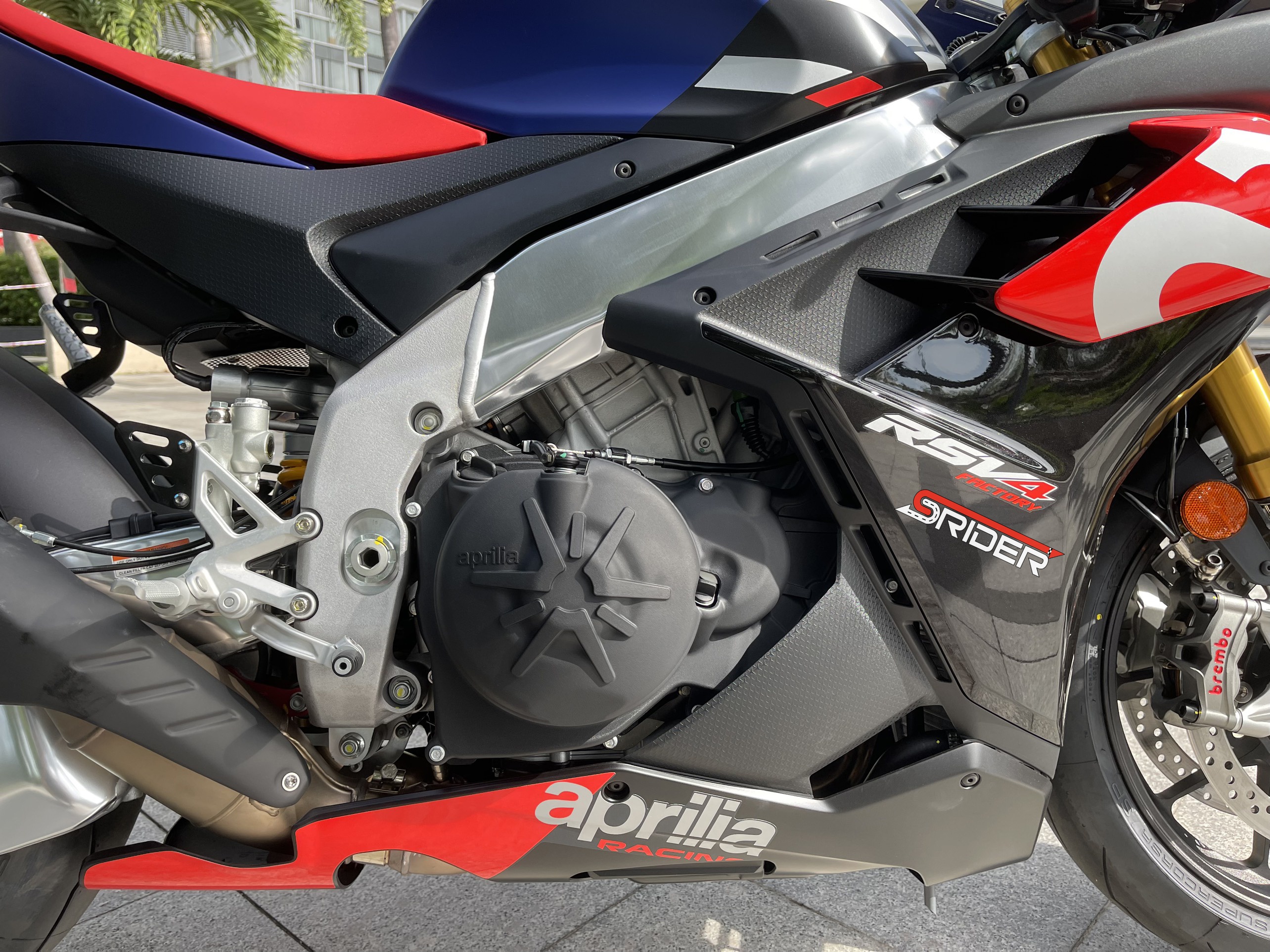 Chi tiết siêu môtô Aprilia RSV4 1100 Factory tại Việt Nam ảnh 7 Chi tiet sieu moto Aprilia RSV4 1100 Factory tai Viet Nam anh 7