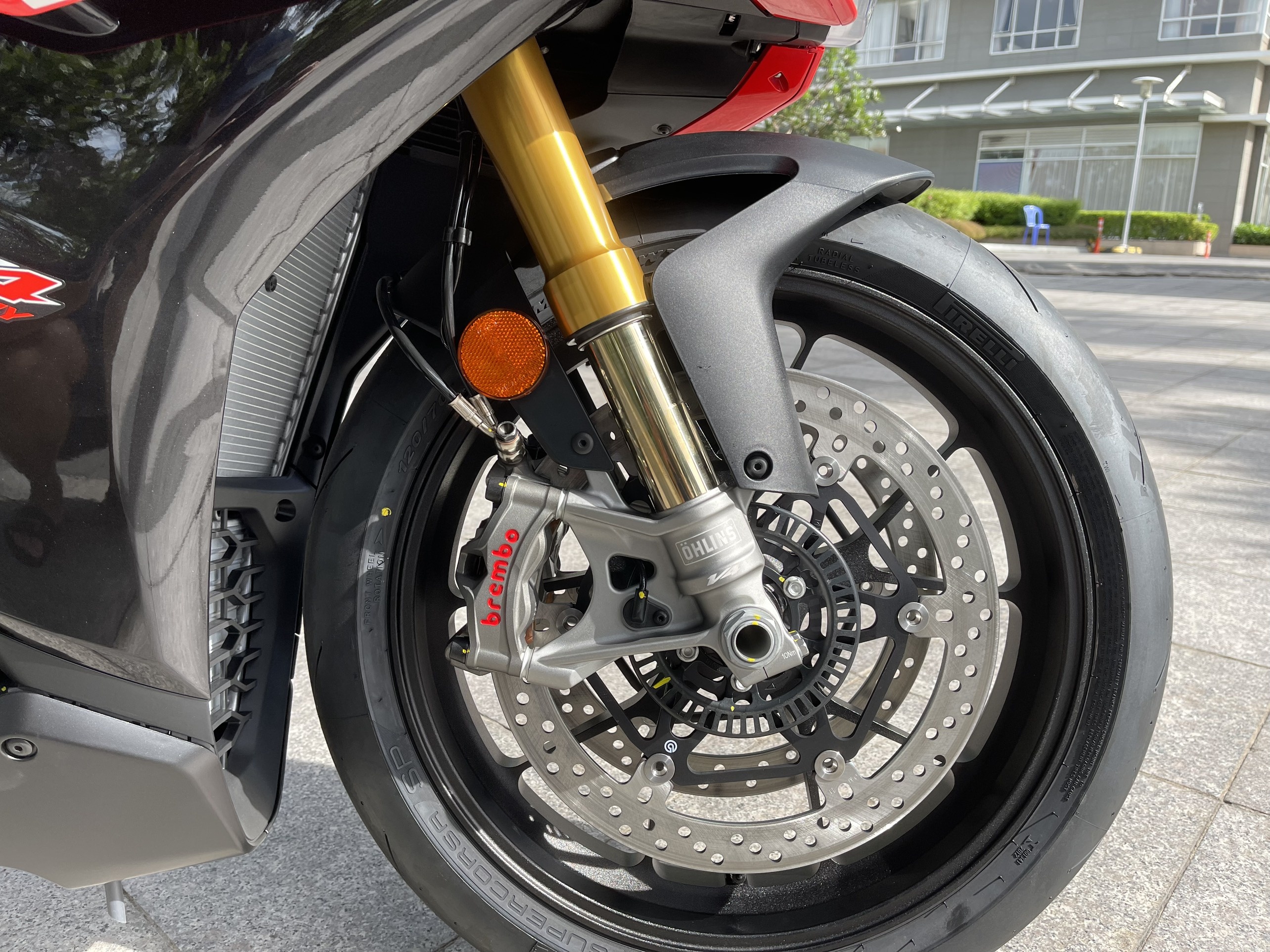 Chi tiết siêu môtô Aprilia RSV4 1100 Factory tại Việt Nam ảnh 3 Chi tiet sieu moto Aprilia RSV4 1100 Factory tai Viet Nam anh 3
