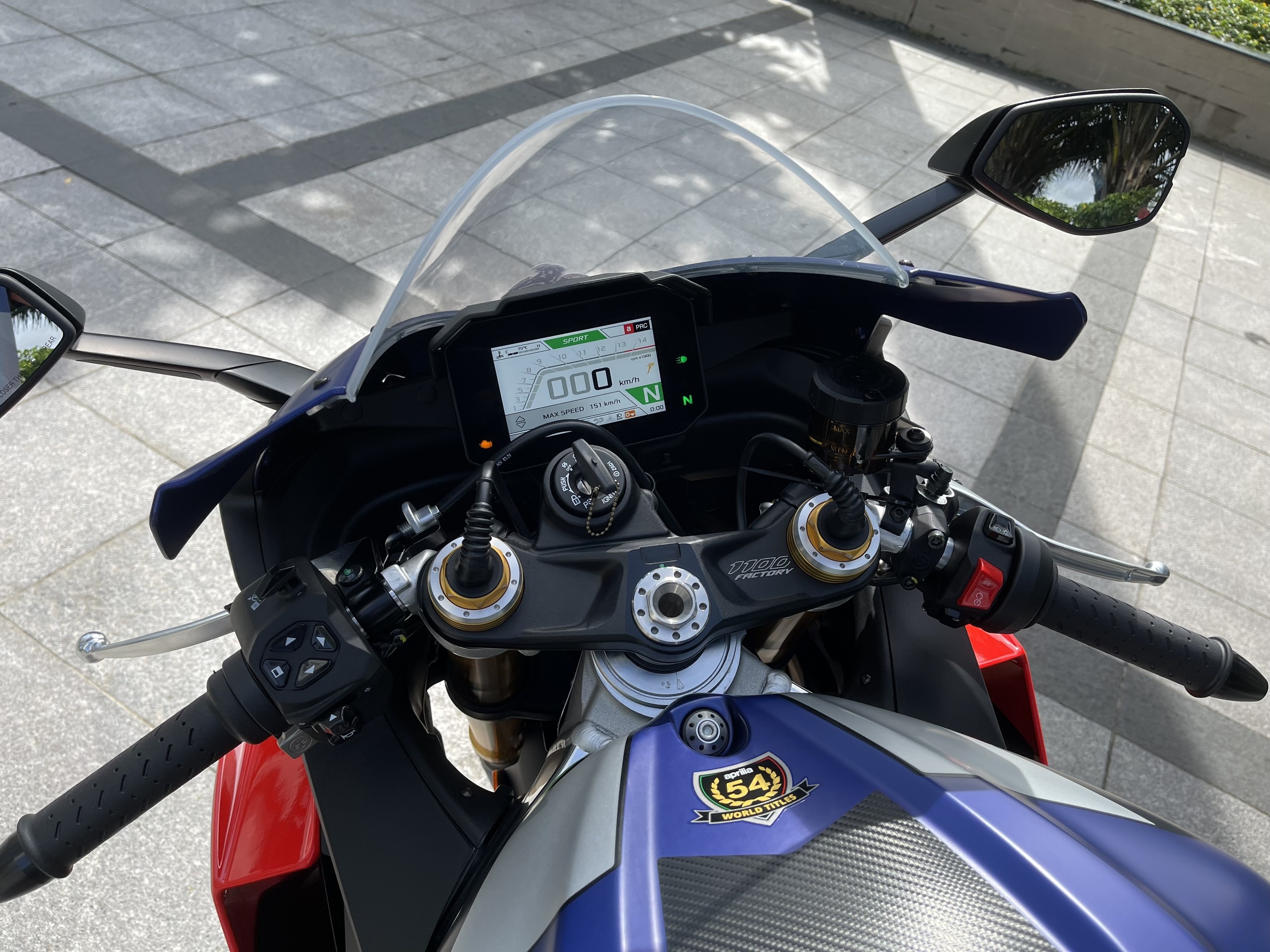 Chi tiết siêu môtô Aprilia RSV4 1100 Factory tại Việt Nam ảnh 4 Chi tiet sieu moto Aprilia RSV4 1100 Factory tai Viet Nam anh 4