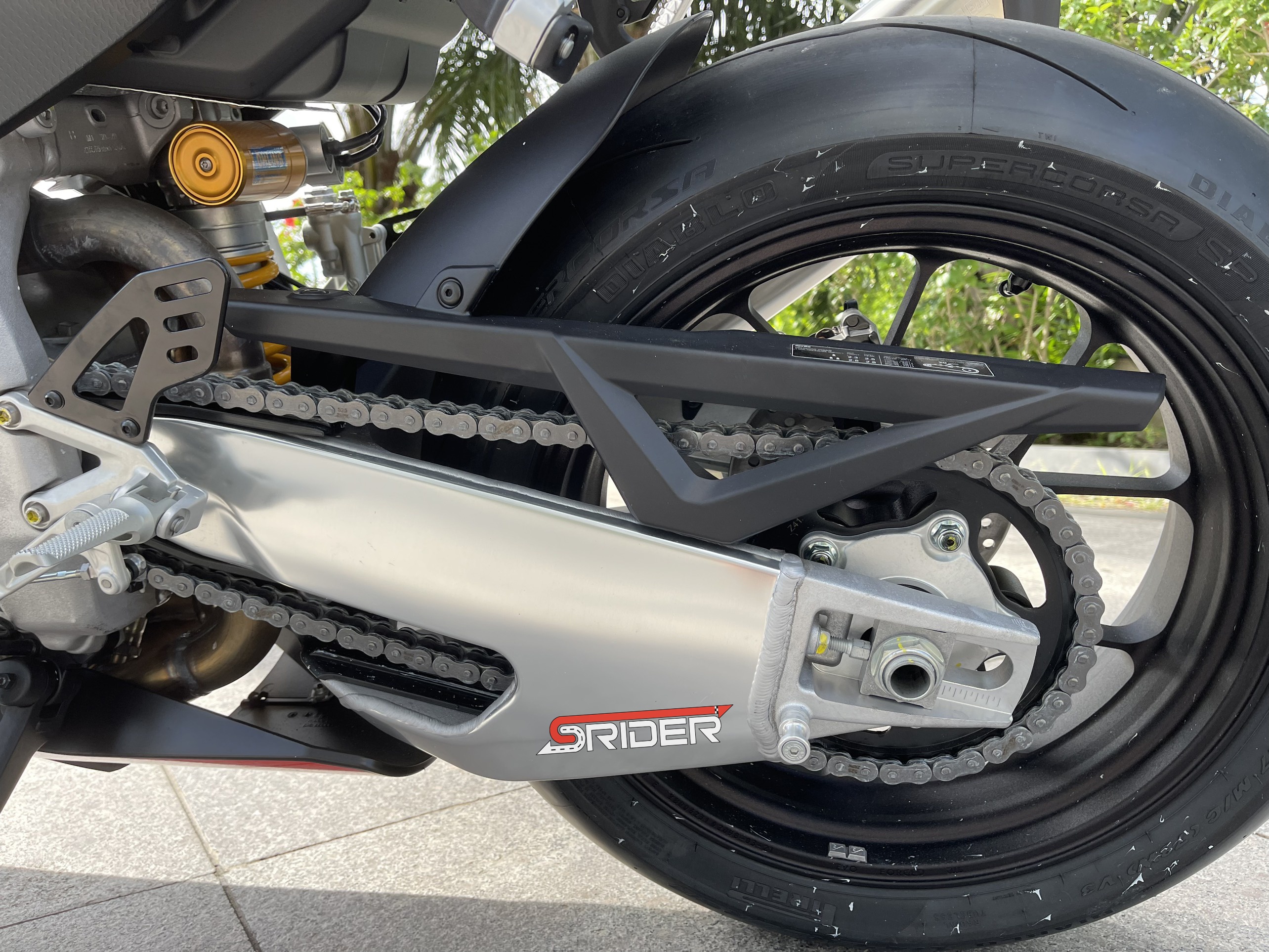 Chi tiết siêu môtô Aprilia RSV4 1100 Factory tại Việt Nam ảnh 5 Chi tiet sieu moto Aprilia RSV4 1100 Factory tai Viet Nam anh 5