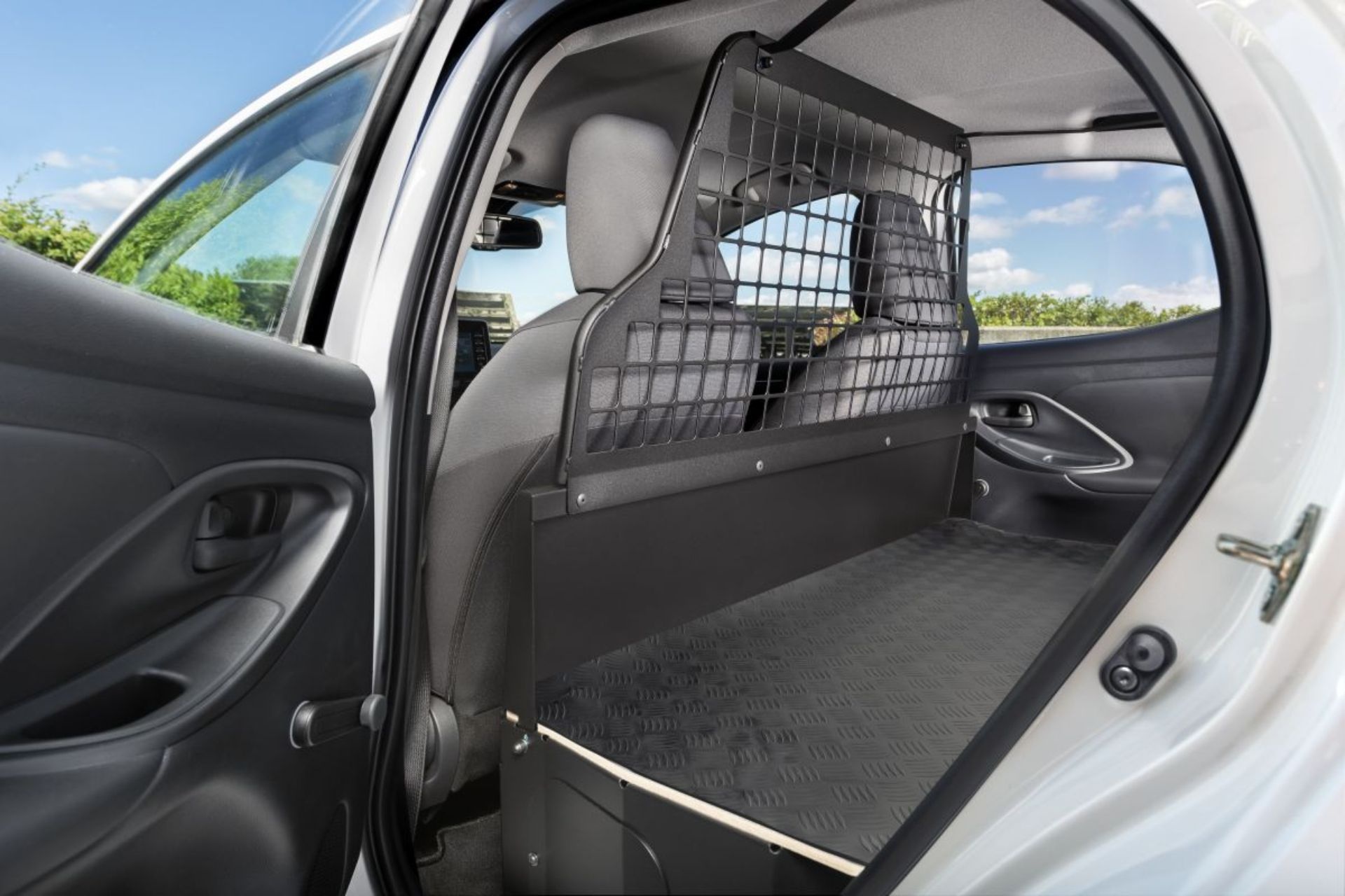 Toyota Yaris biến thể 2 chỗ ngồi ra mắt ảnh 4 Toyota Yaris bien the 2 cho ngoi ra mat anh 4