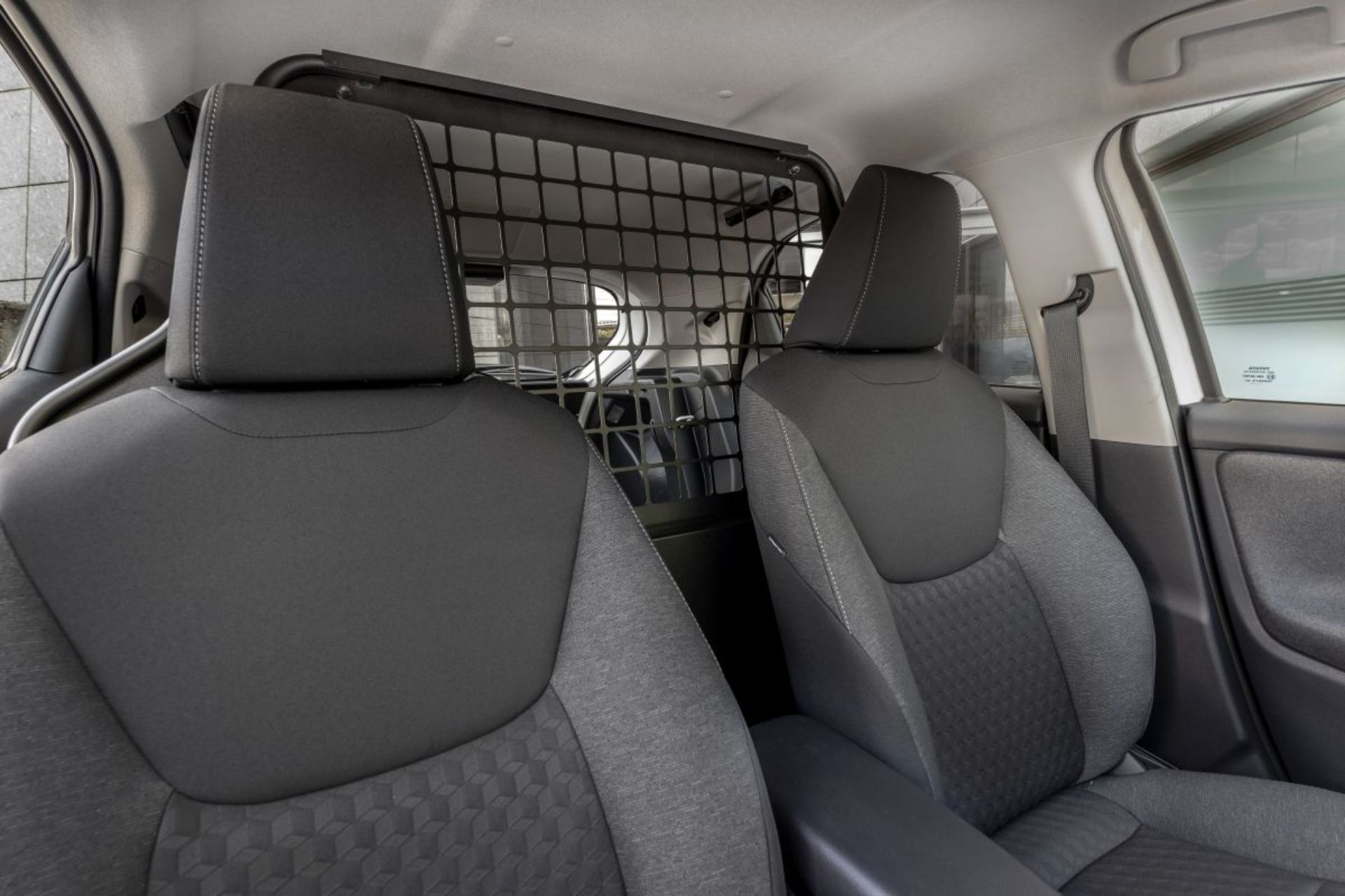Toyota Yaris biến thể 2 chỗ ngồi ra mắt ảnh 5 Toyota Yaris bien the 2 cho ngoi ra mat anh 5
