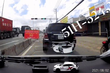 Oto vuot phai toi co nen nhuong? hinh anh