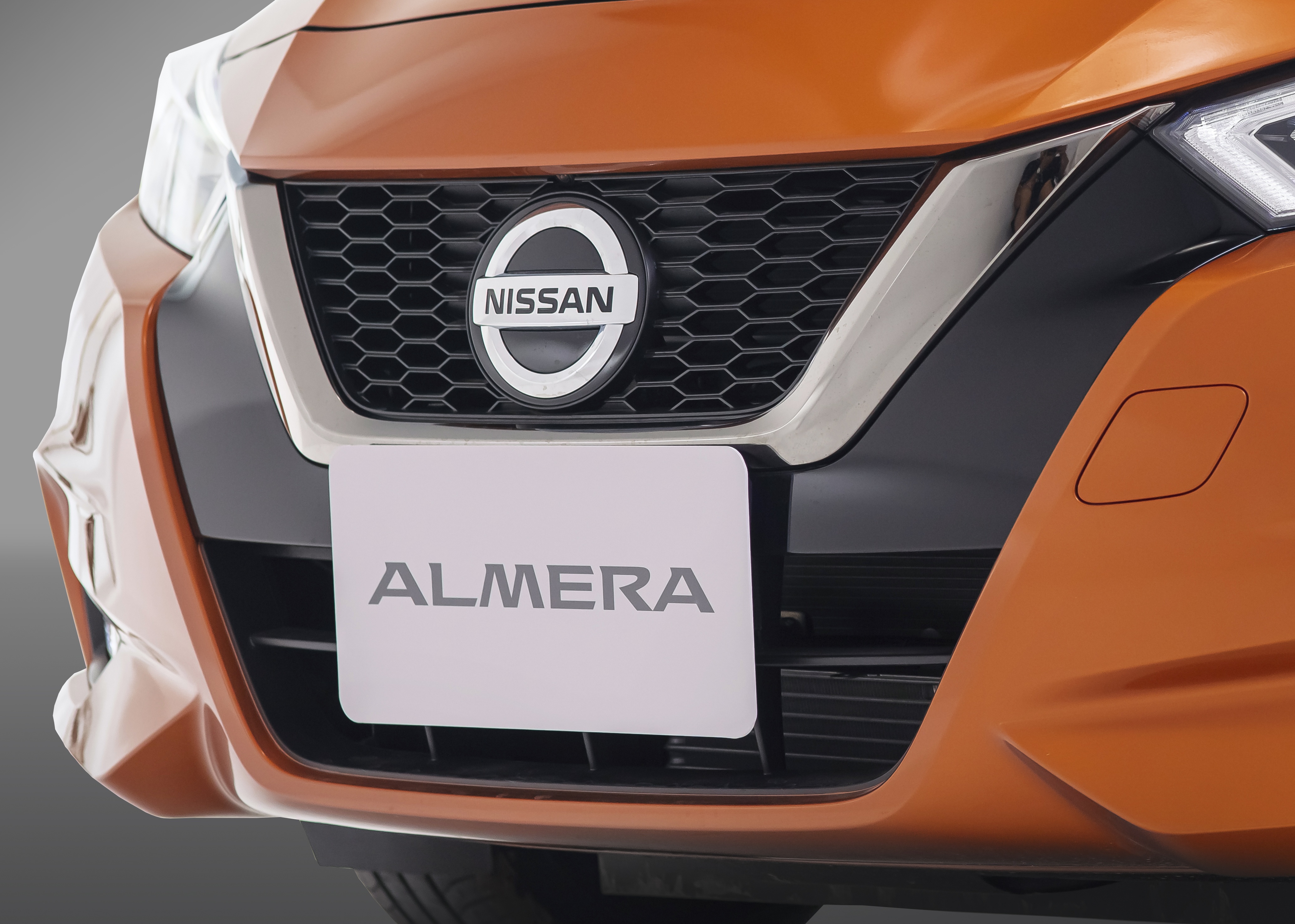 Nissan Almera duoc trang bi gi de canh tranh voi Hyundai Accent? hinh anh