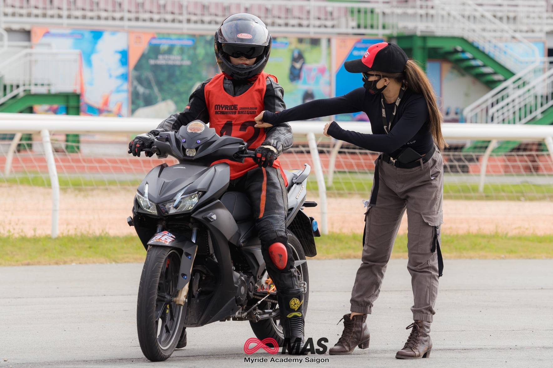 bong hong lang dua xe lam gi trong mua dich anh 1