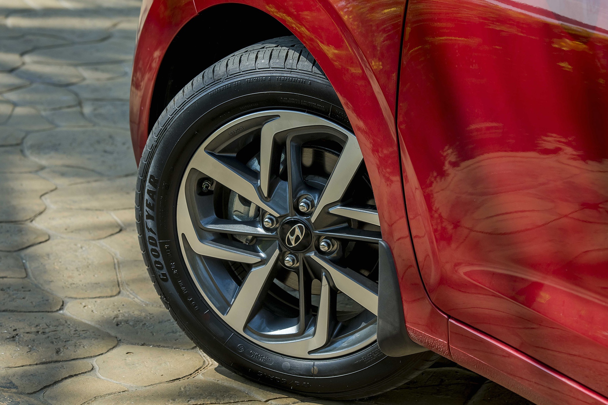 VinFast Fadil bo xa Hyundai Grand i10 anh 10