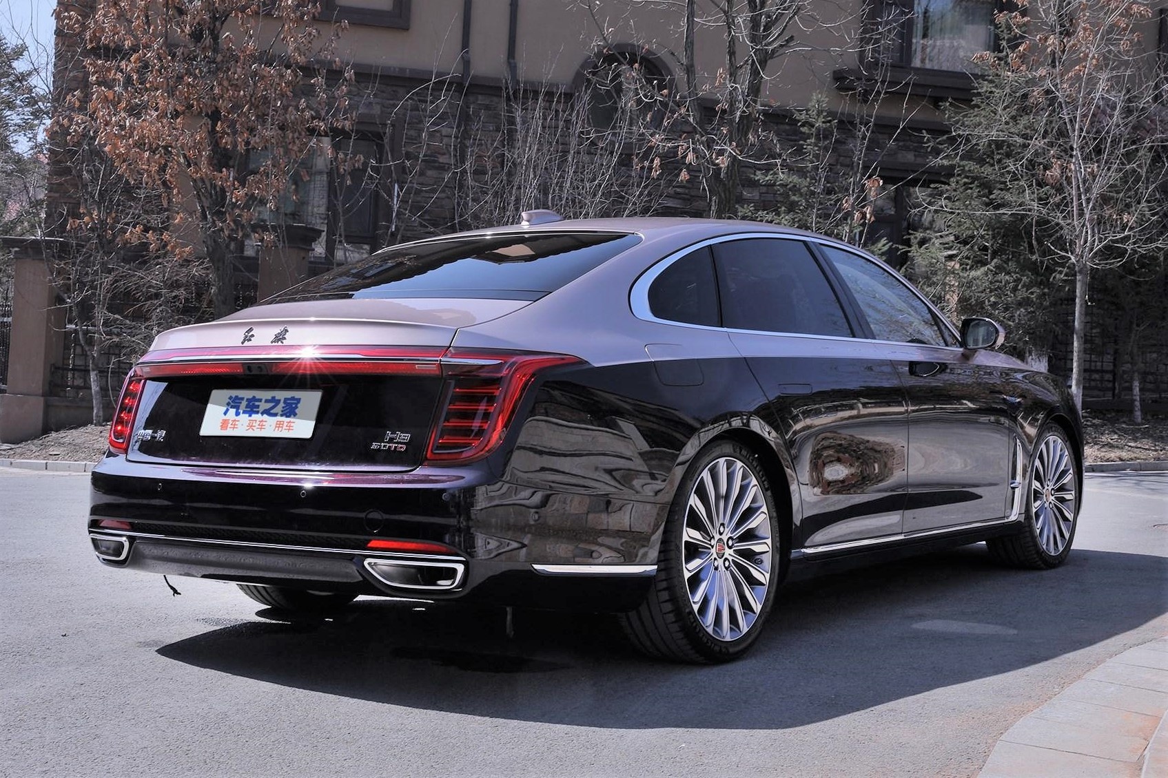 Trung Quoc tang xe sang cho VDV dat HCV anh 2